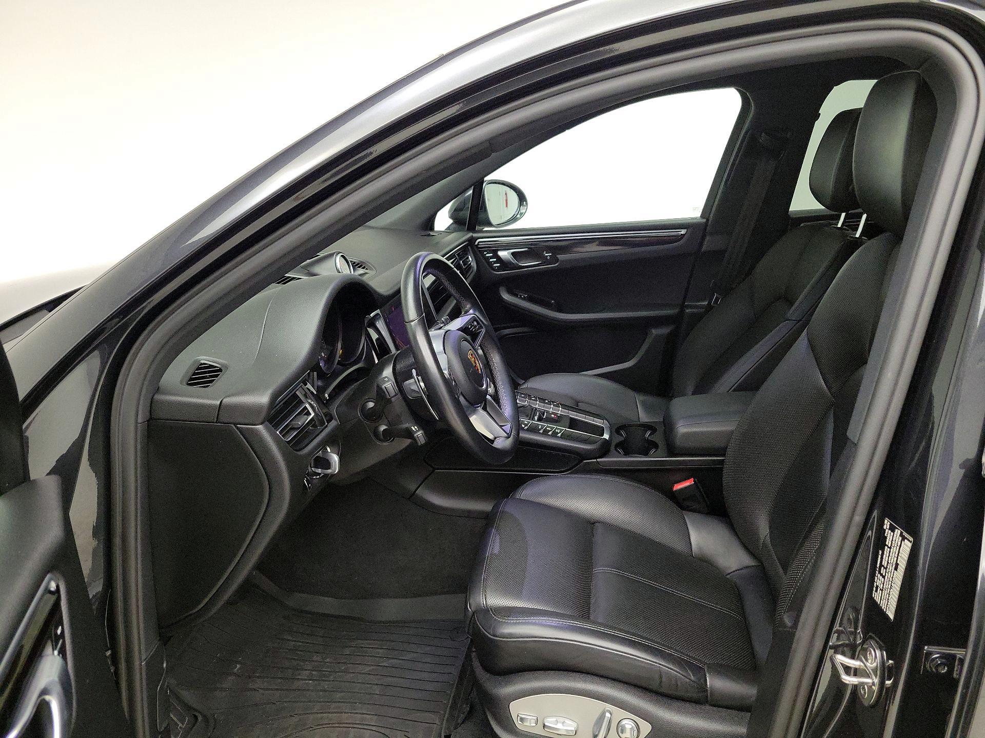 Thumbnail: 2020 Porsche Macan - 11