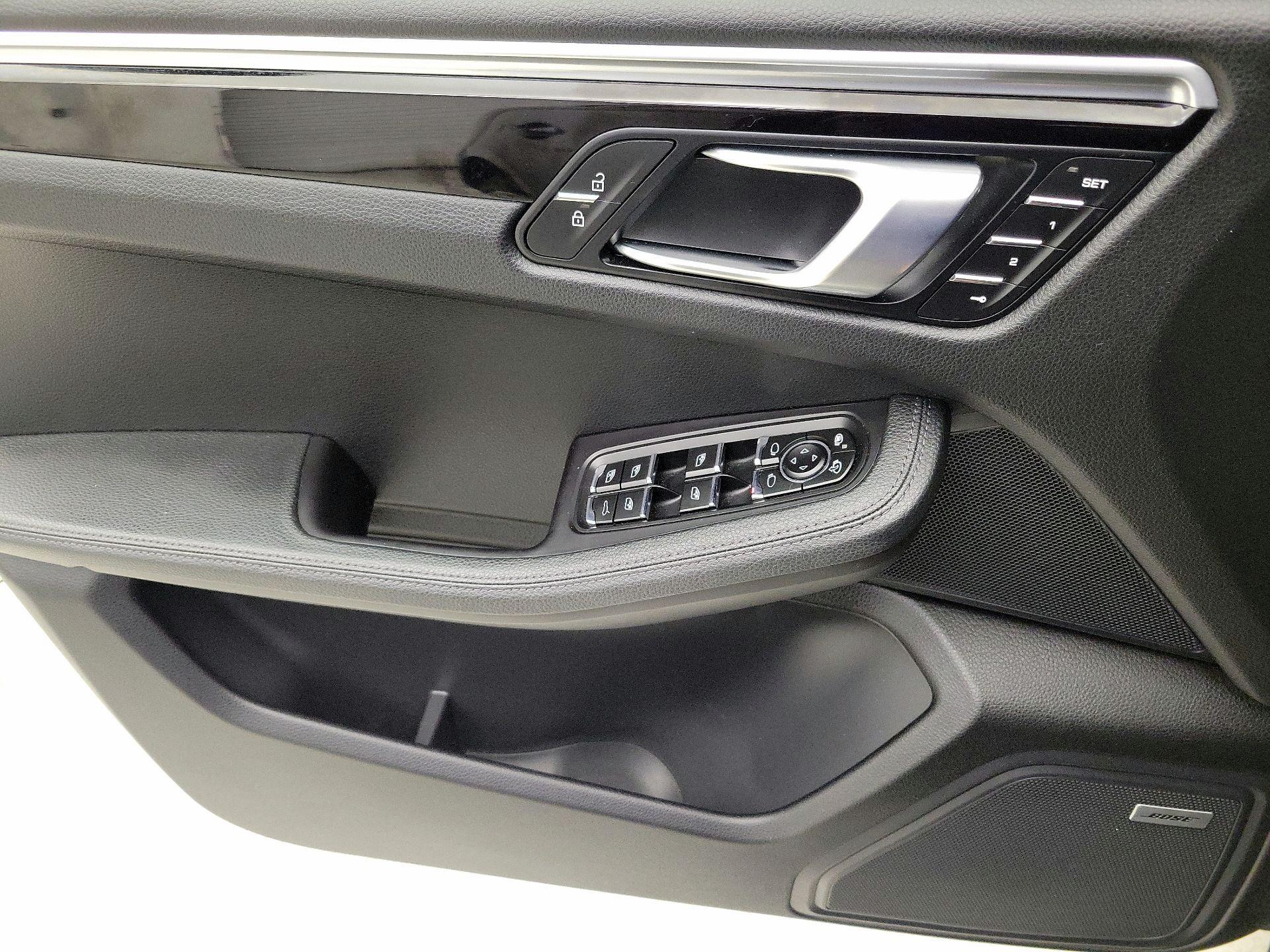 Thumbnail: 2020 Porsche Macan - 12