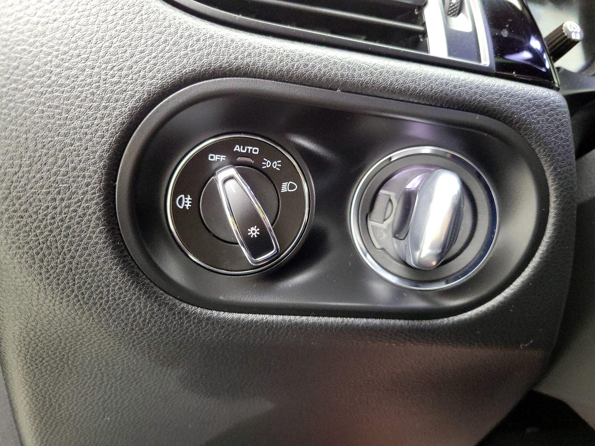 Thumbnail: 2020 Porsche Macan - 13