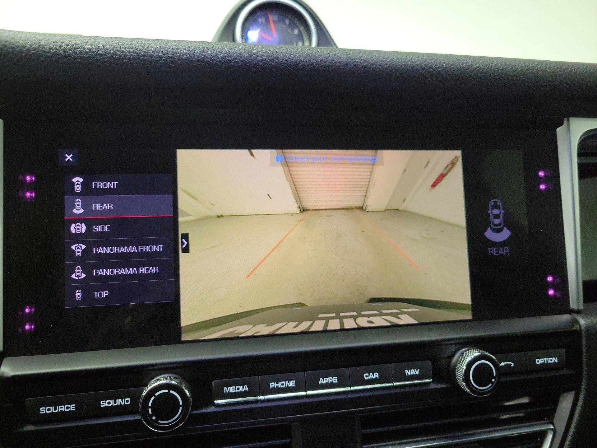 Thumbnail: 2020 Porsche Macan - 15