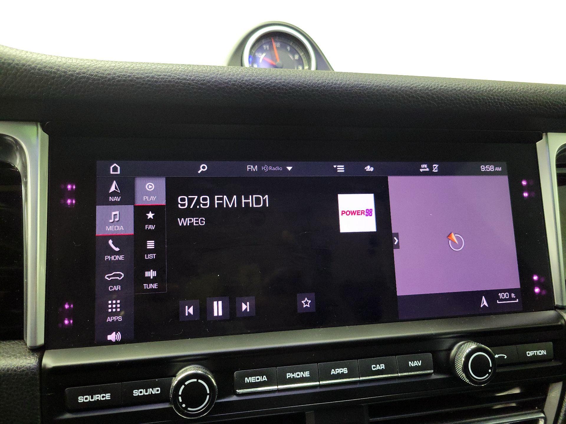 Thumbnail: 2020 Porsche Macan - 16