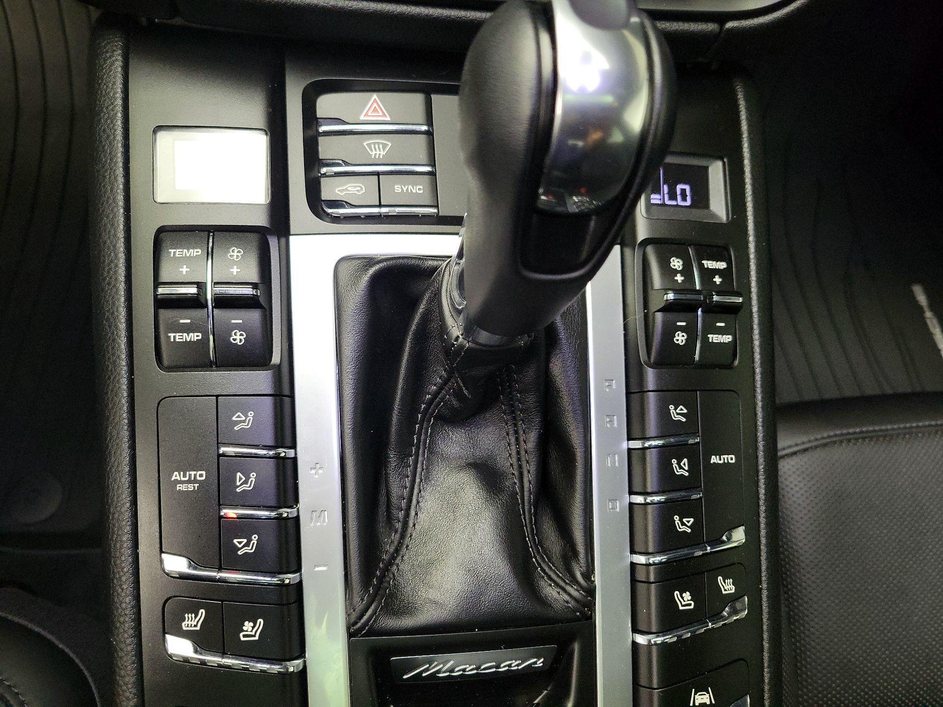 Thumbnail: 2020 Porsche Macan - 18