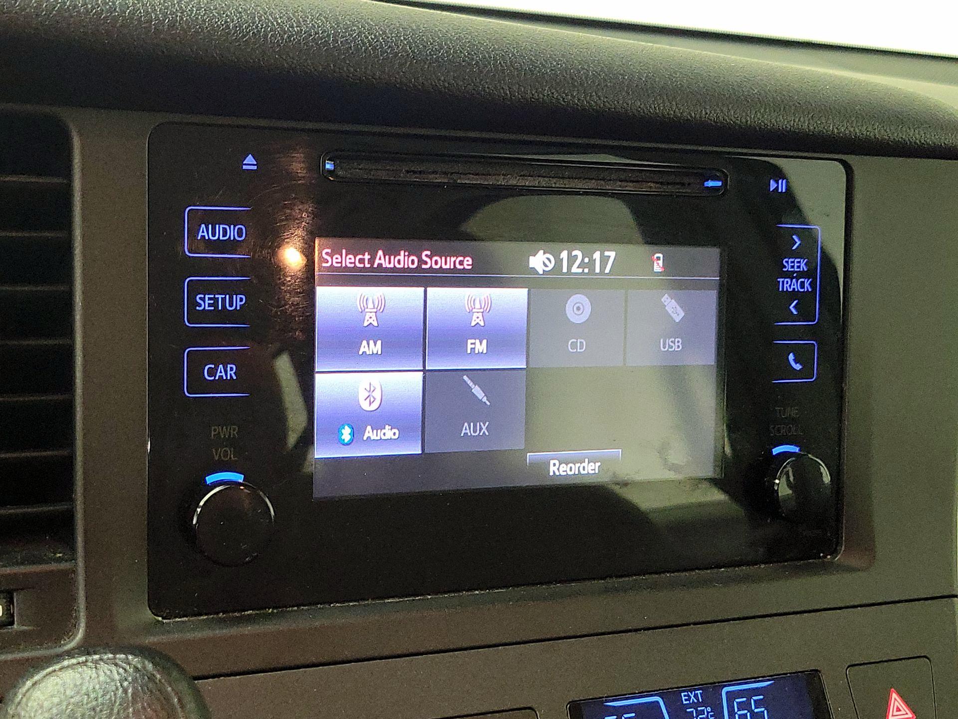 Thumbnail: 2017 Toyota Sienna - 15