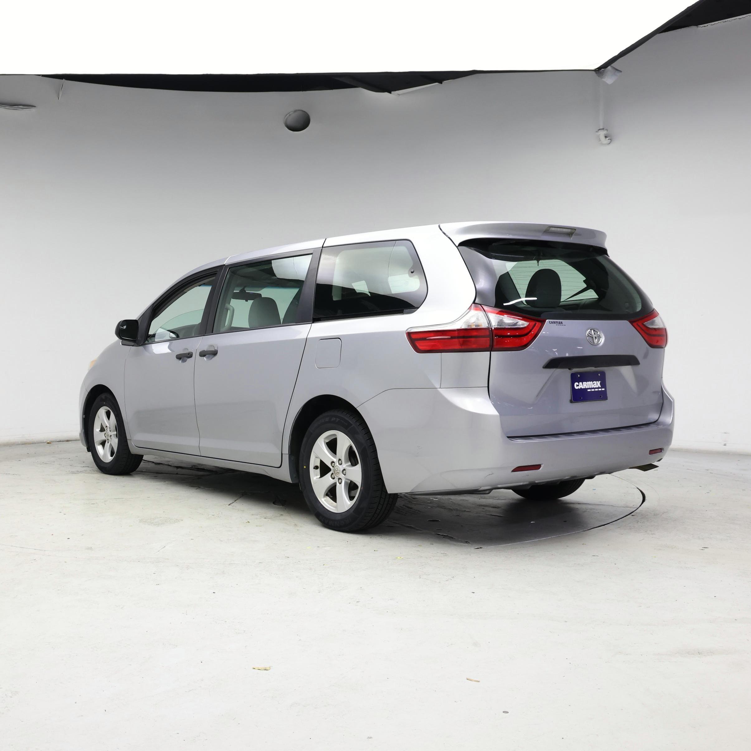 Thumbnail: 2017 Toyota Sienna - 2