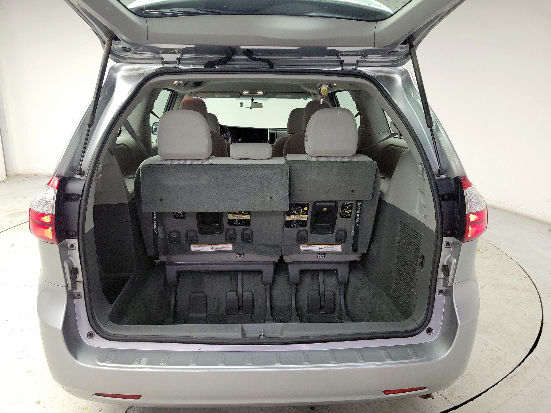 Thumbnail: 2017 Toyota Sienna - 20