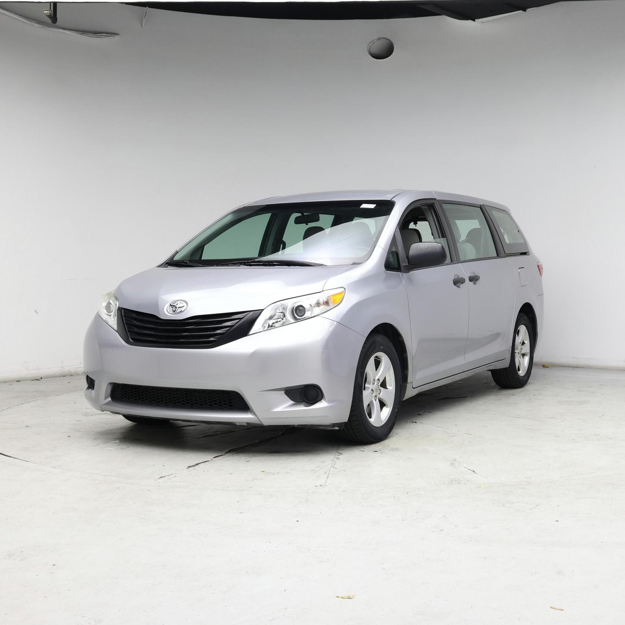 Thumbnail: 2017 Toyota Sienna - 4