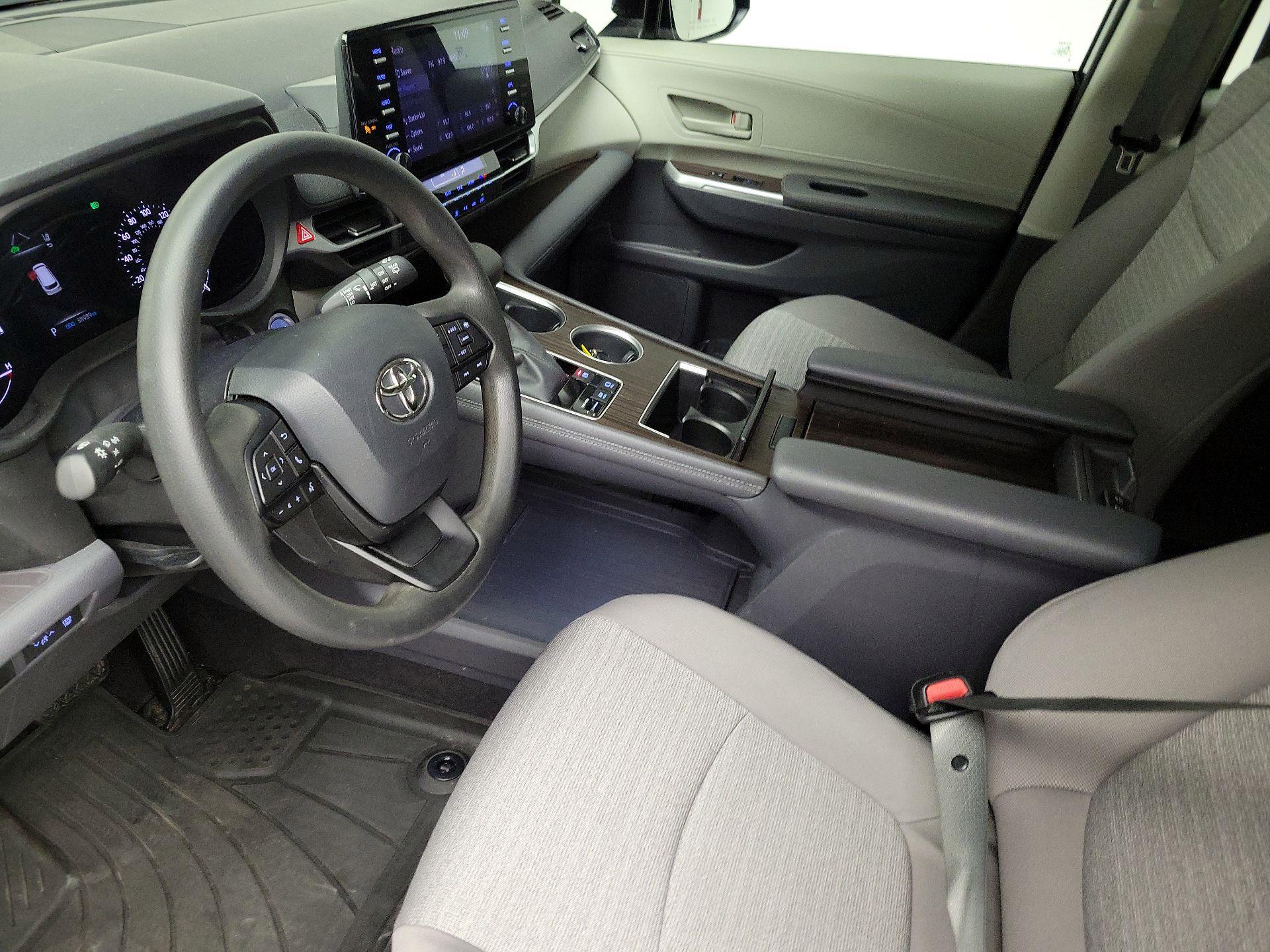 Thumbnail: 2022 Toyota Sienna - 11