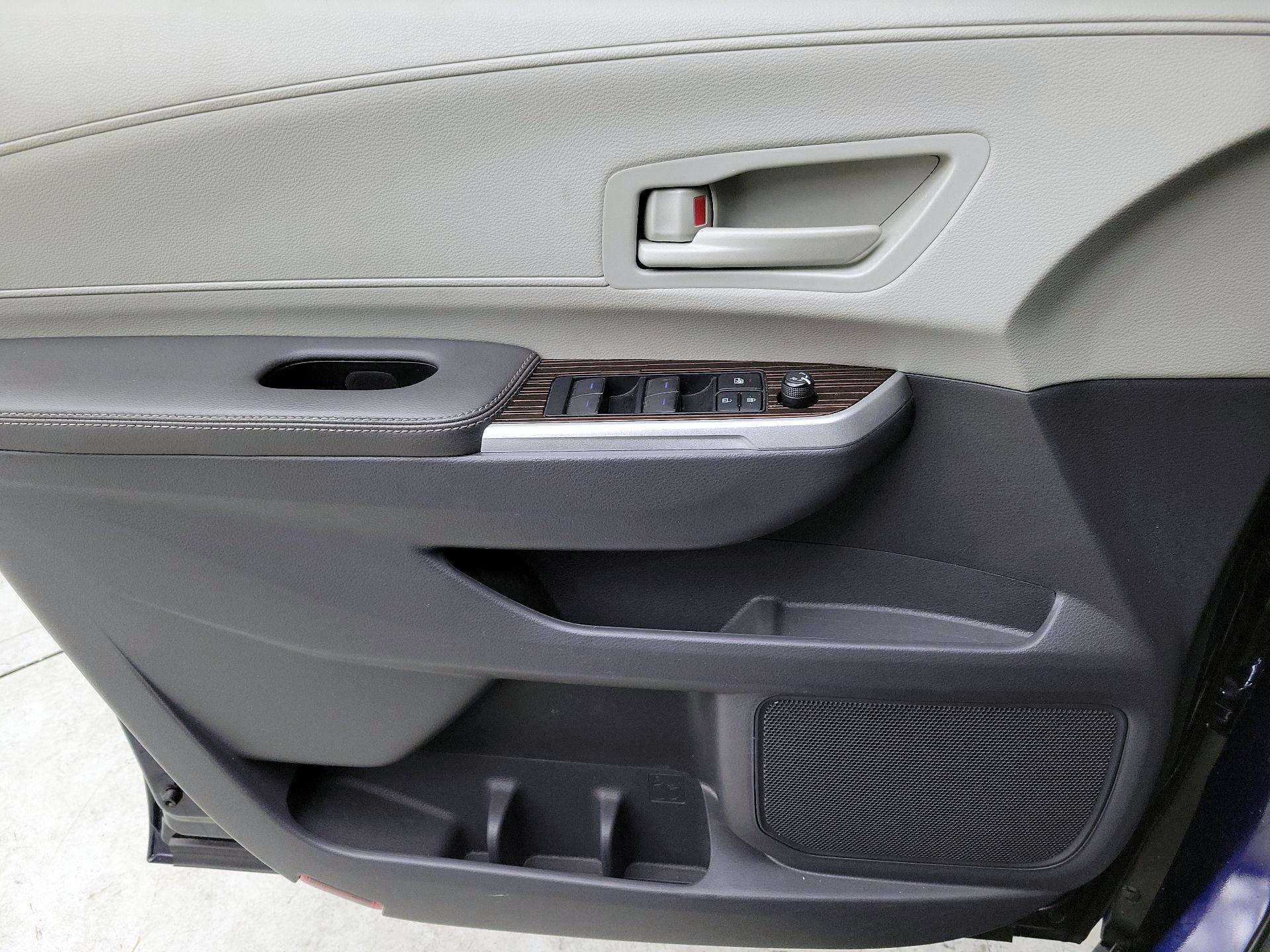 Thumbnail: 2022 Toyota Sienna - 12