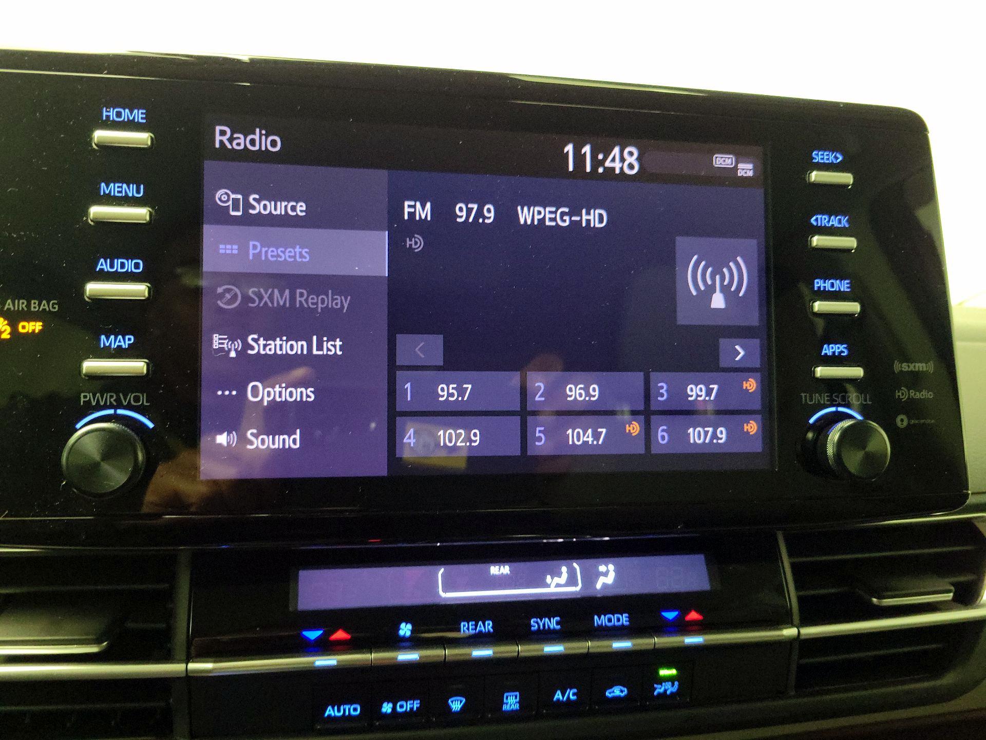 Thumbnail: 2022 Toyota Sienna - 14