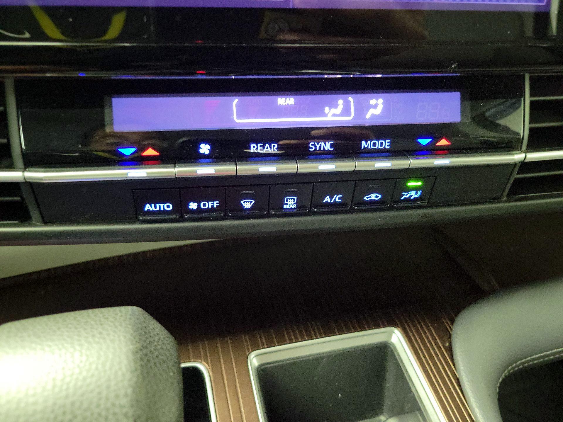 Thumbnail: 2022 Toyota Sienna - 15