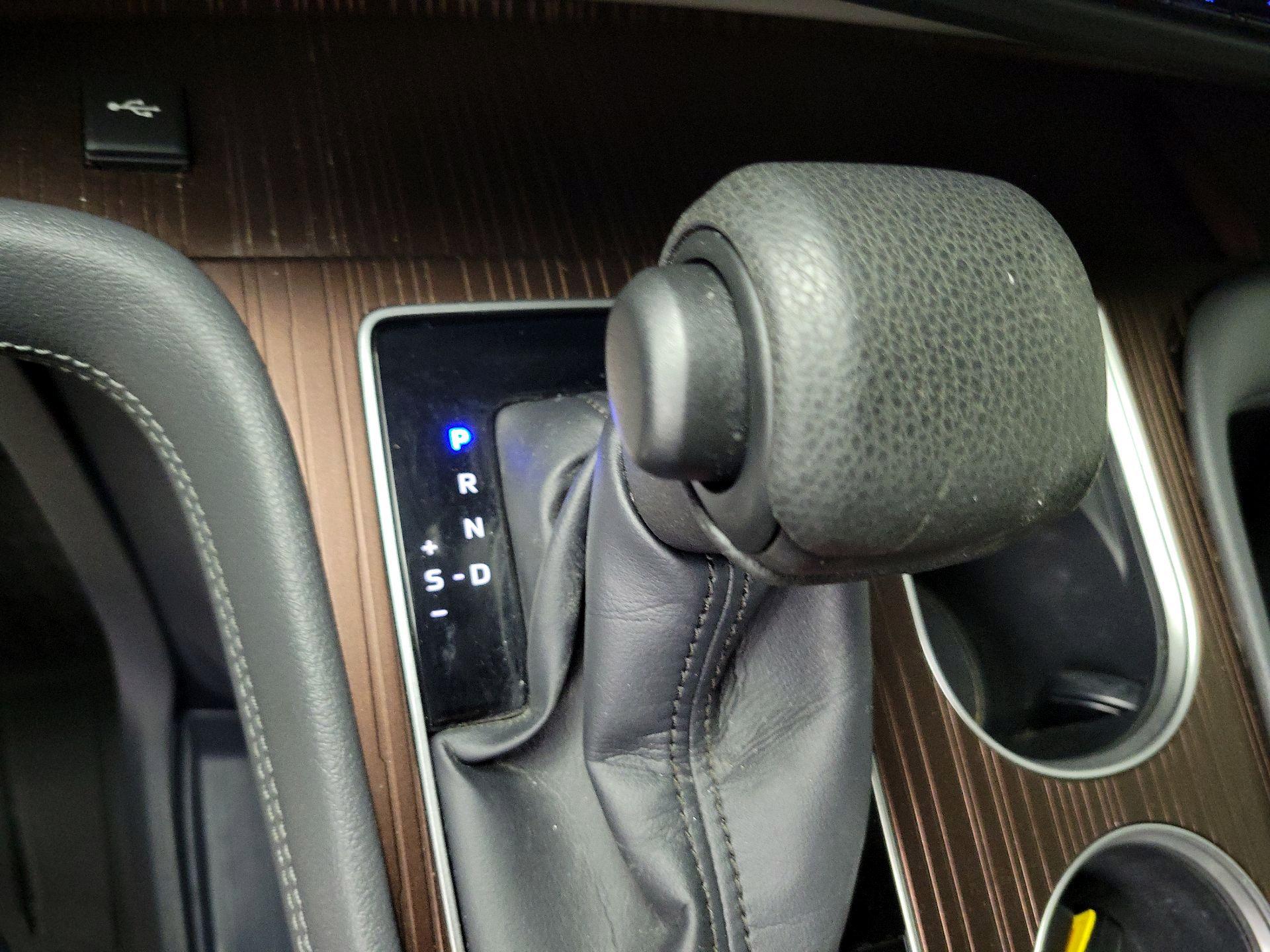 Thumbnail: 2022 Toyota Sienna - 16