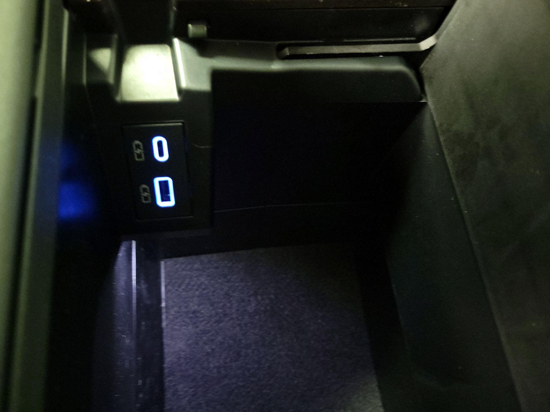 Thumbnail: 2022 Toyota Sienna - 17