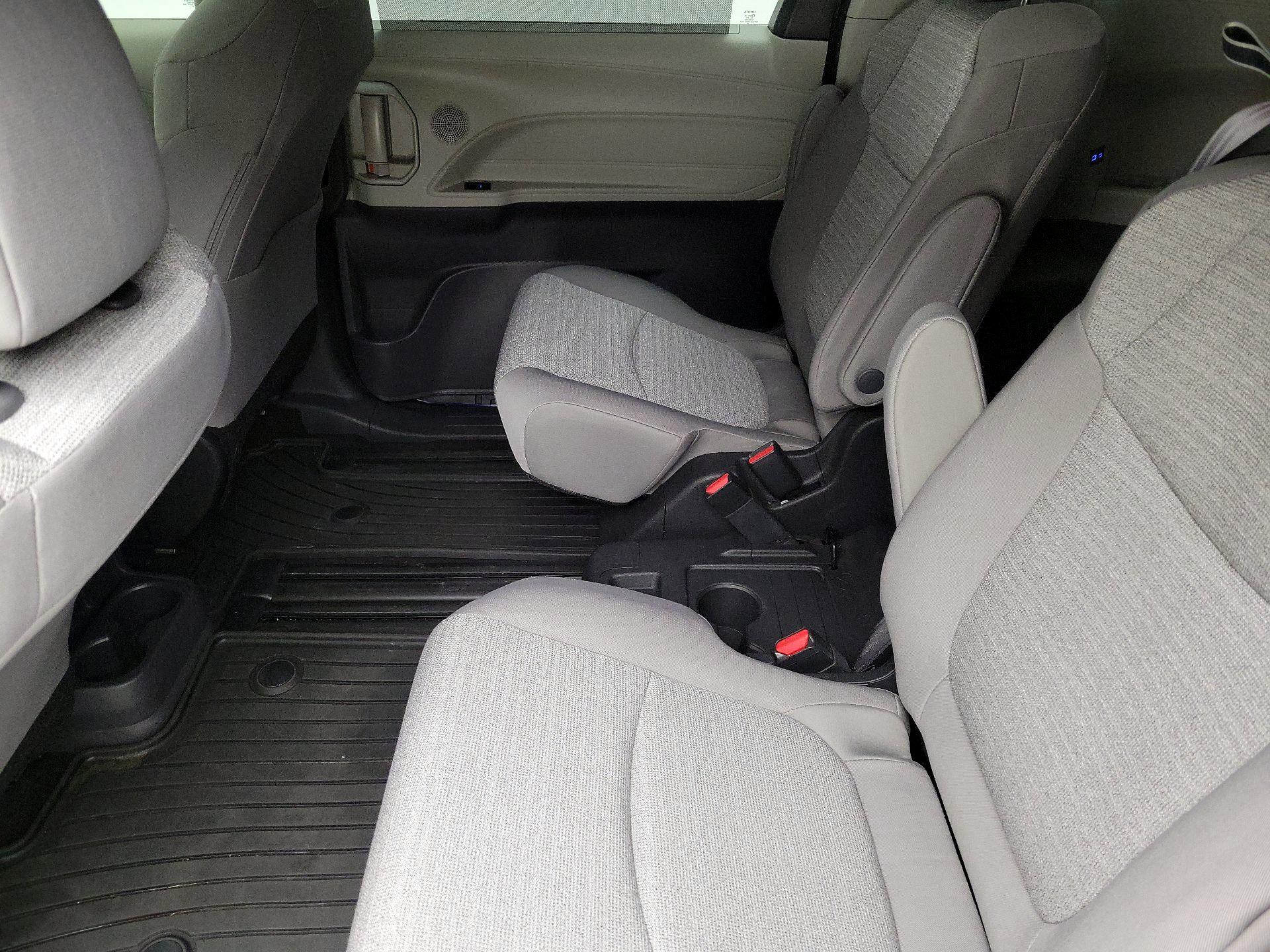 Thumbnail: 2022 Toyota Sienna - 18