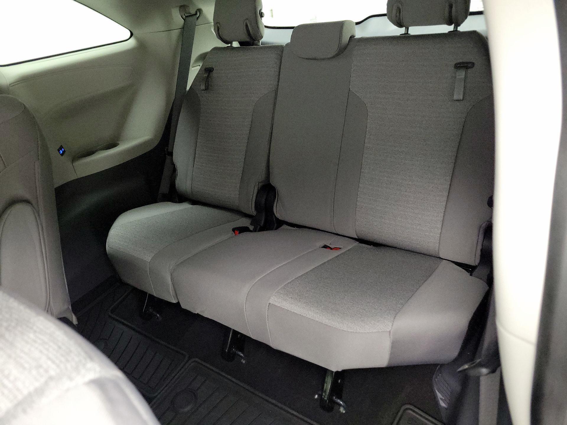 Thumbnail: 2022 Toyota Sienna - 19