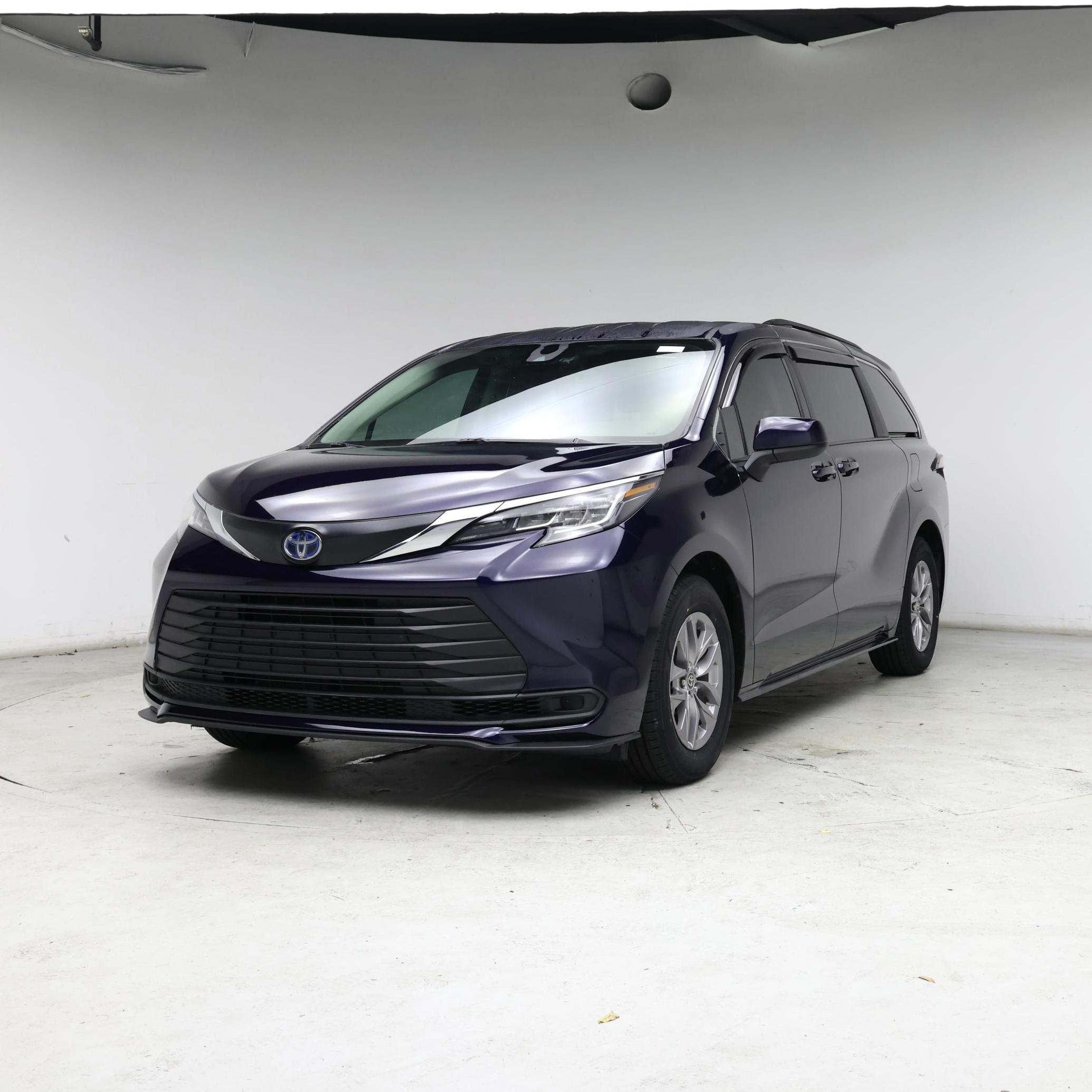 Thumbnail: 2022 Toyota Sienna - 4