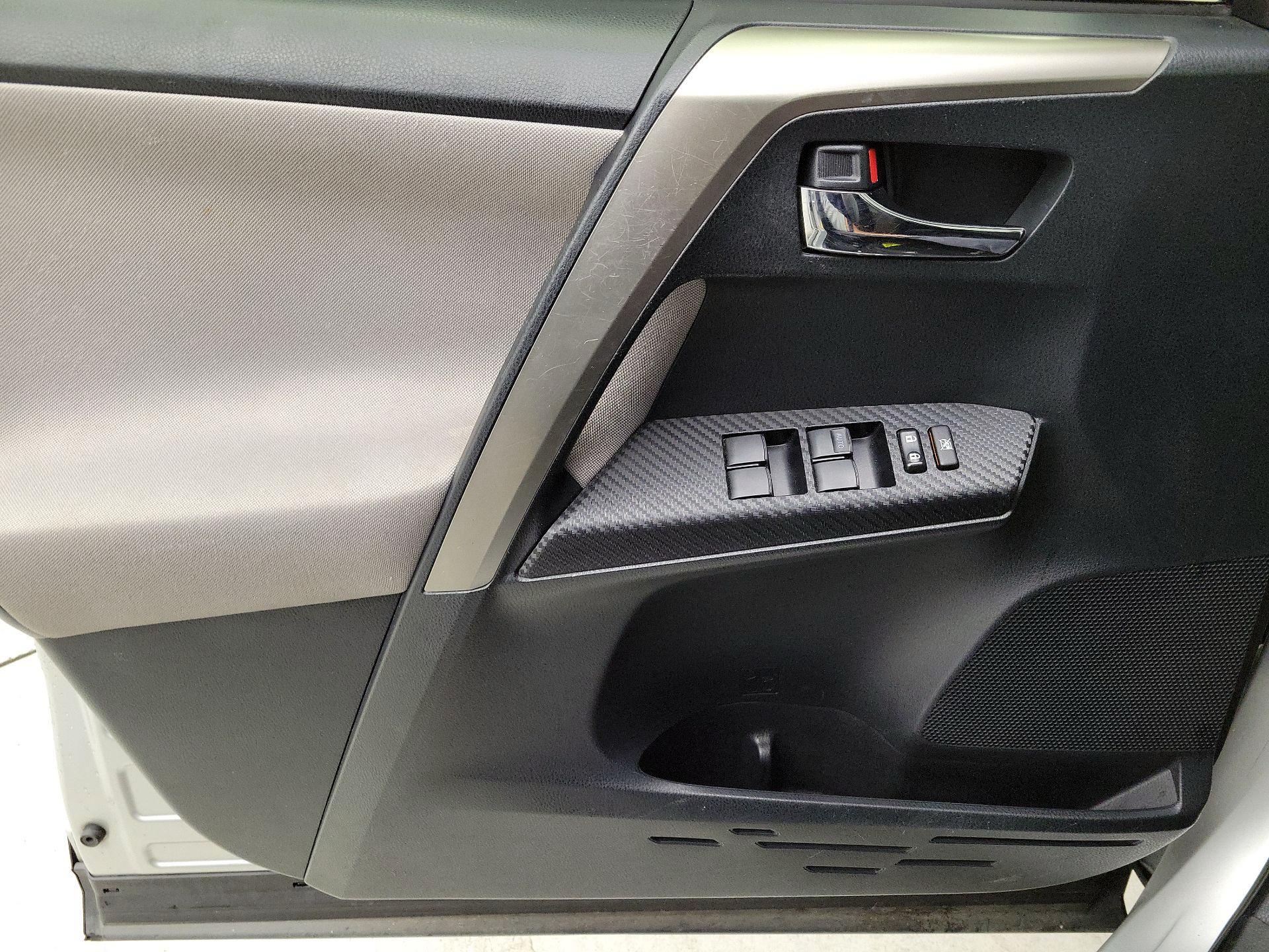 Thumbnail: 2015 Toyota RAV4 - 12