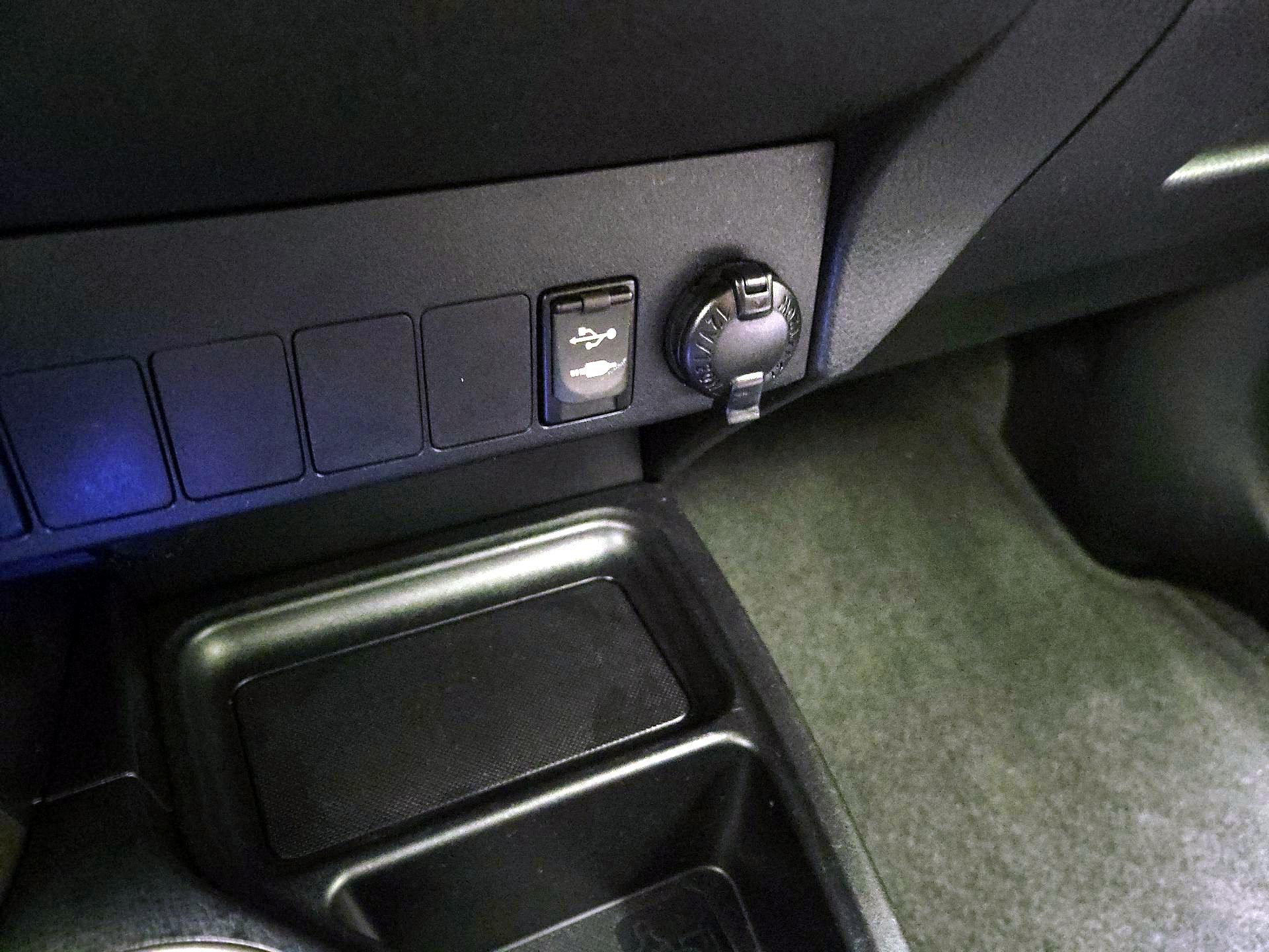 Thumbnail: 2015 Toyota RAV4 - 17