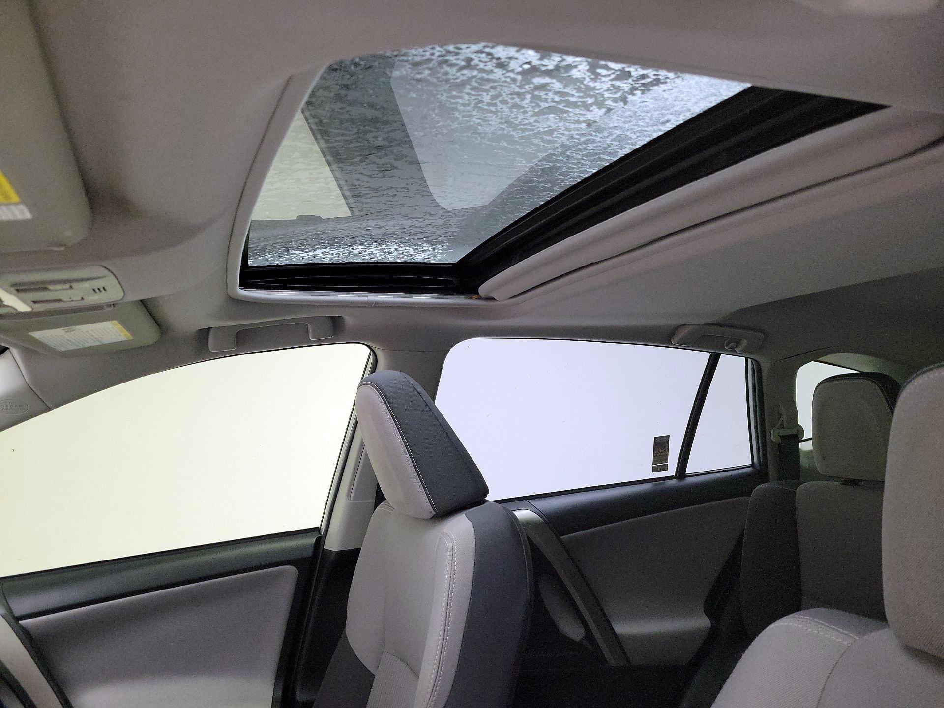 Thumbnail: 2015 Toyota RAV4 - 18