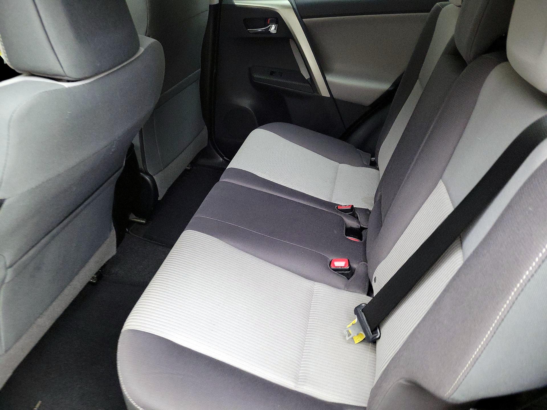 Thumbnail: 2015 Toyota RAV4 - 19