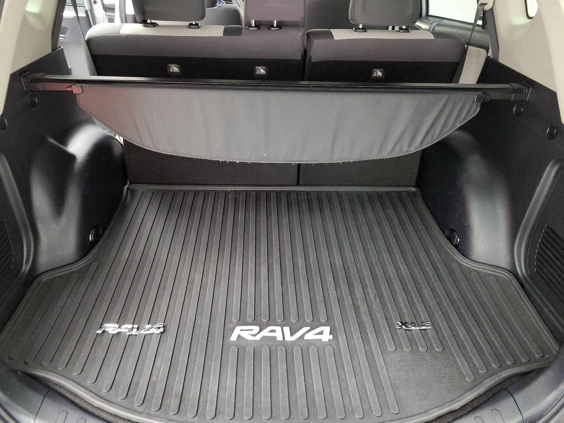 Thumbnail: 2015 Toyota RAV4 - 20