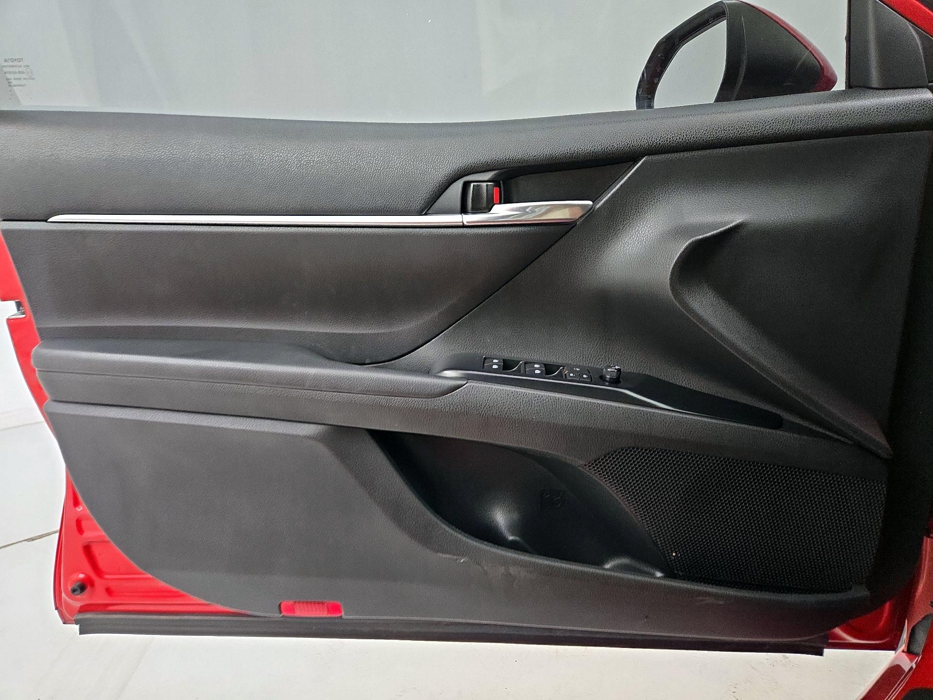 Thumbnail: 2020 Toyota Camry - 12