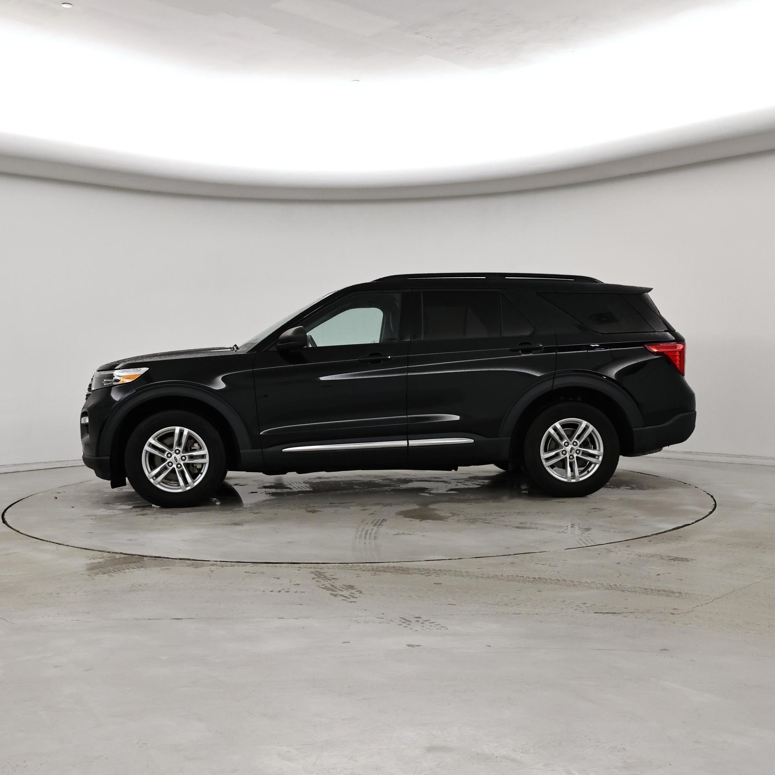 Thumbnail: 2022 Ford Explorer - 3