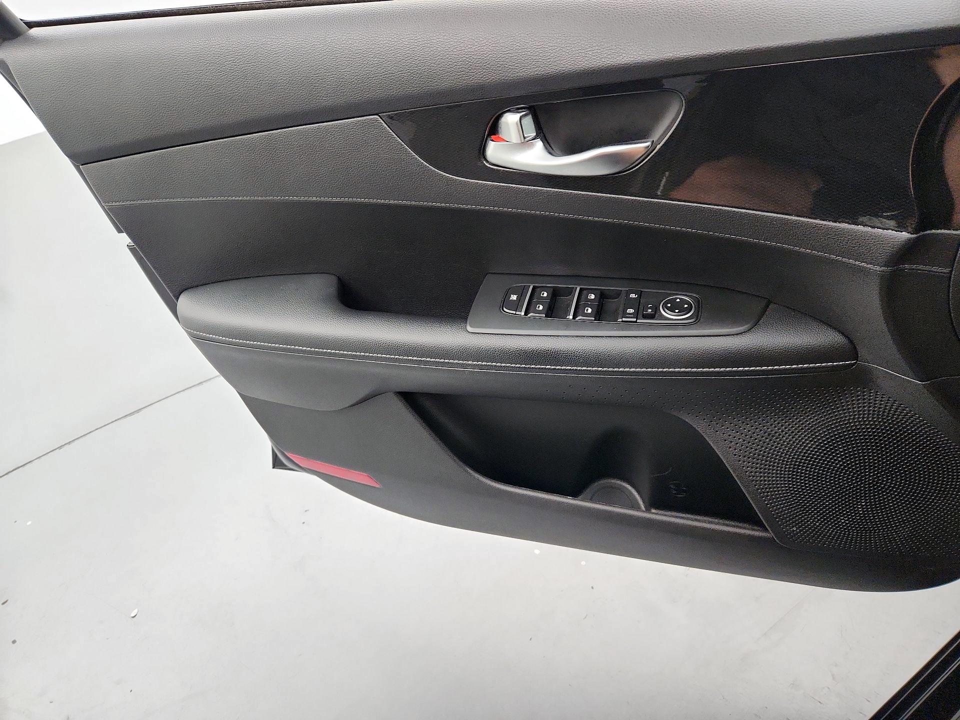 Thumbnail: 2022 Kia Forte - 12
