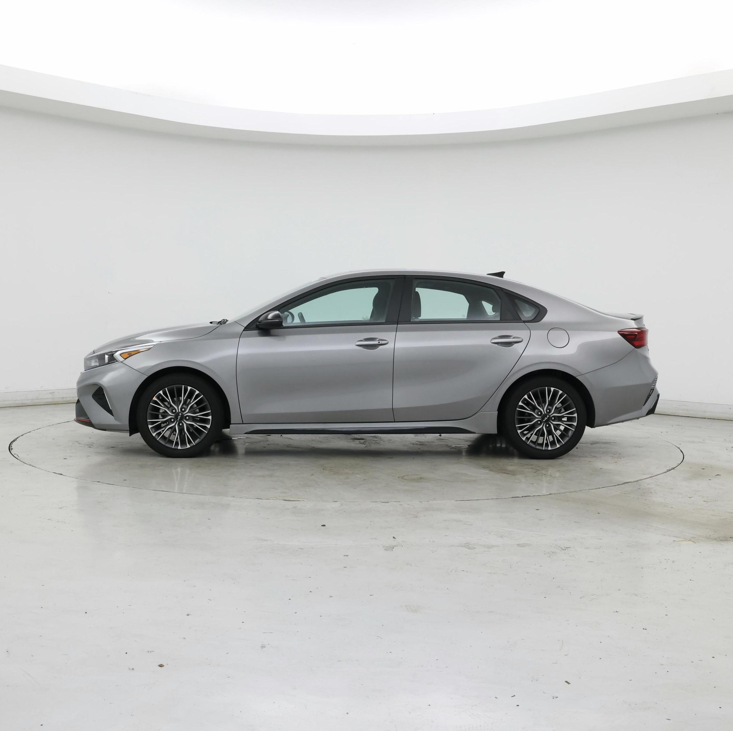 Thumbnail: 2023 Kia Forte - 3