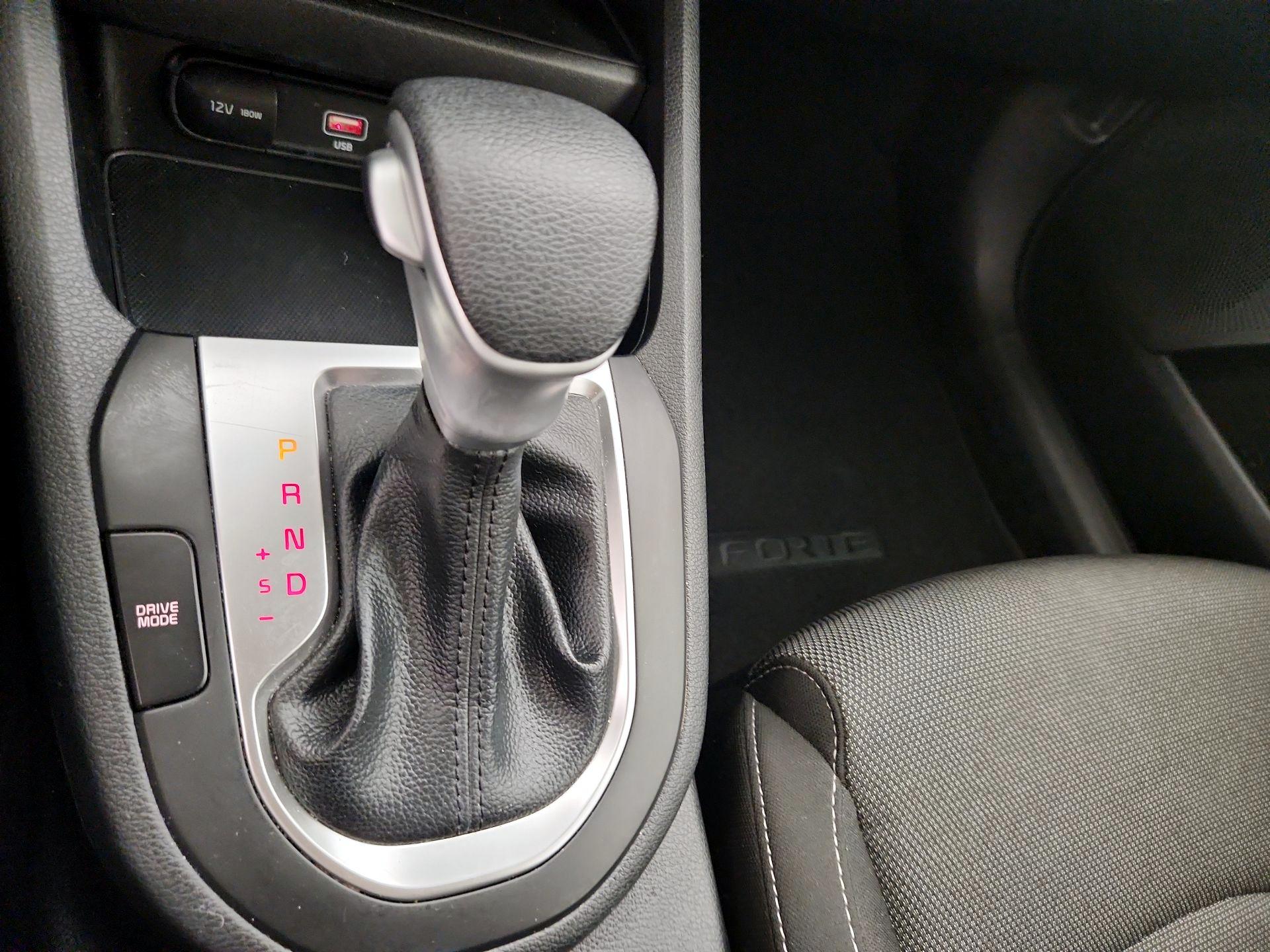 Thumbnail: 2022 Kia Forte - 17