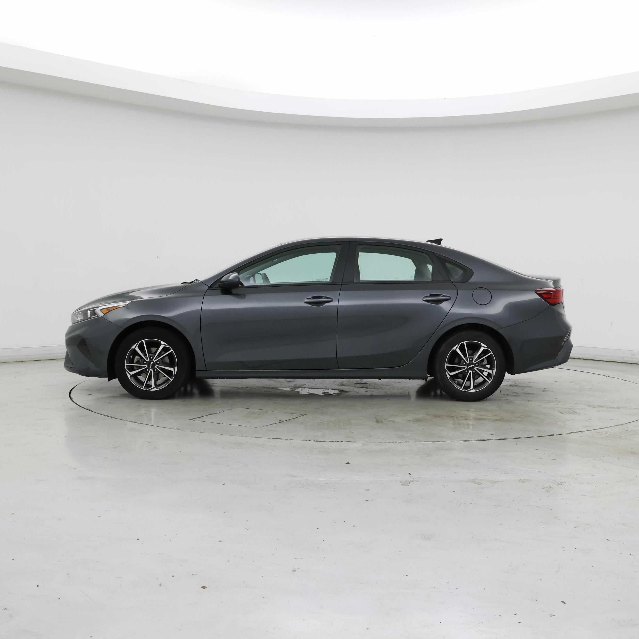 Thumbnail: 2022 Kia Forte - 3