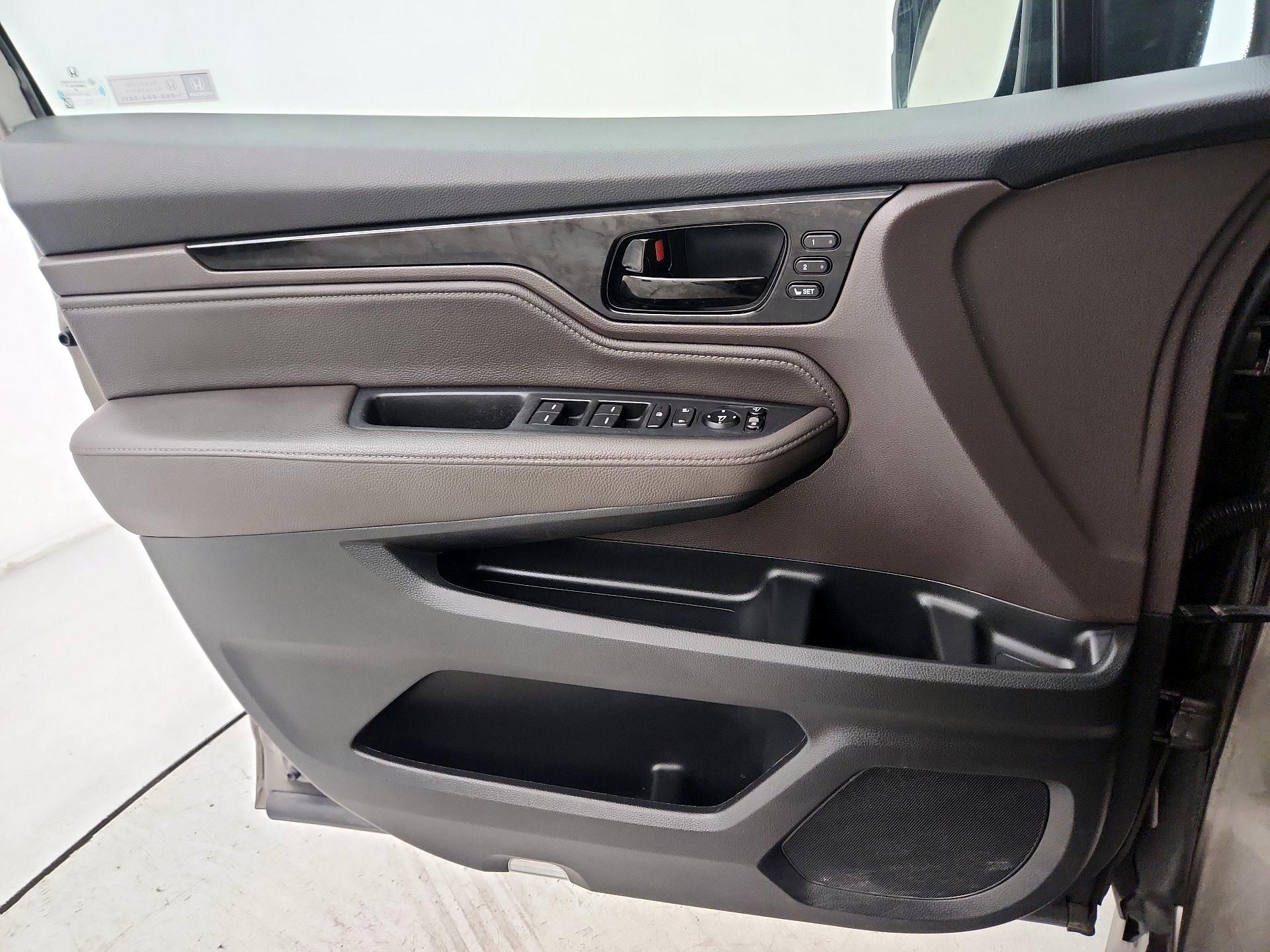 Thumbnail: 2023 Honda Odyssey - 10
