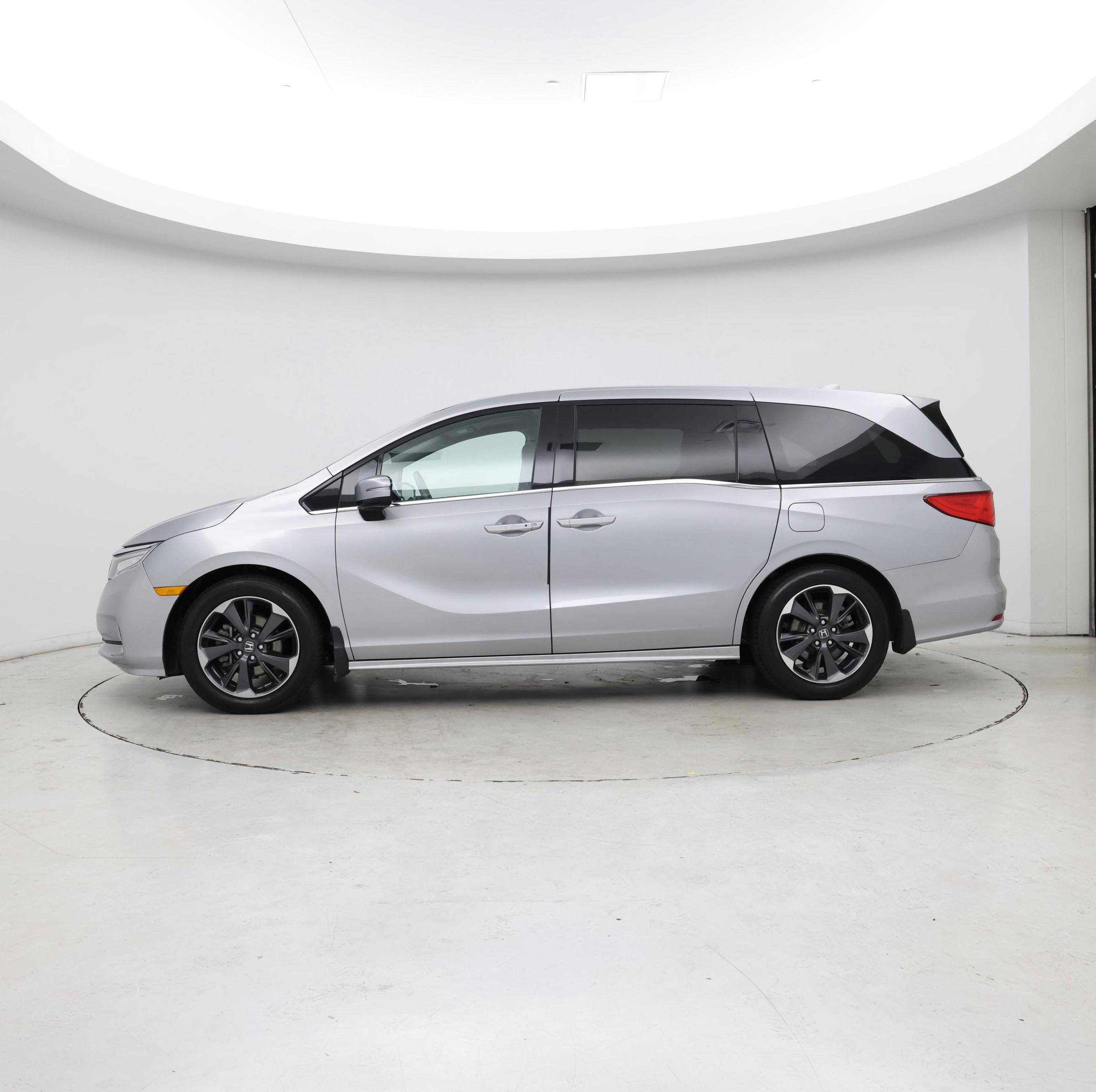 Thumbnail: 2023 Honda Odyssey - 3