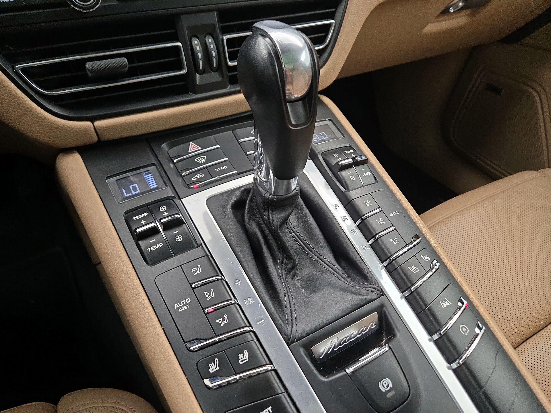 Thumbnail: 2020 Porsche Macan - 18