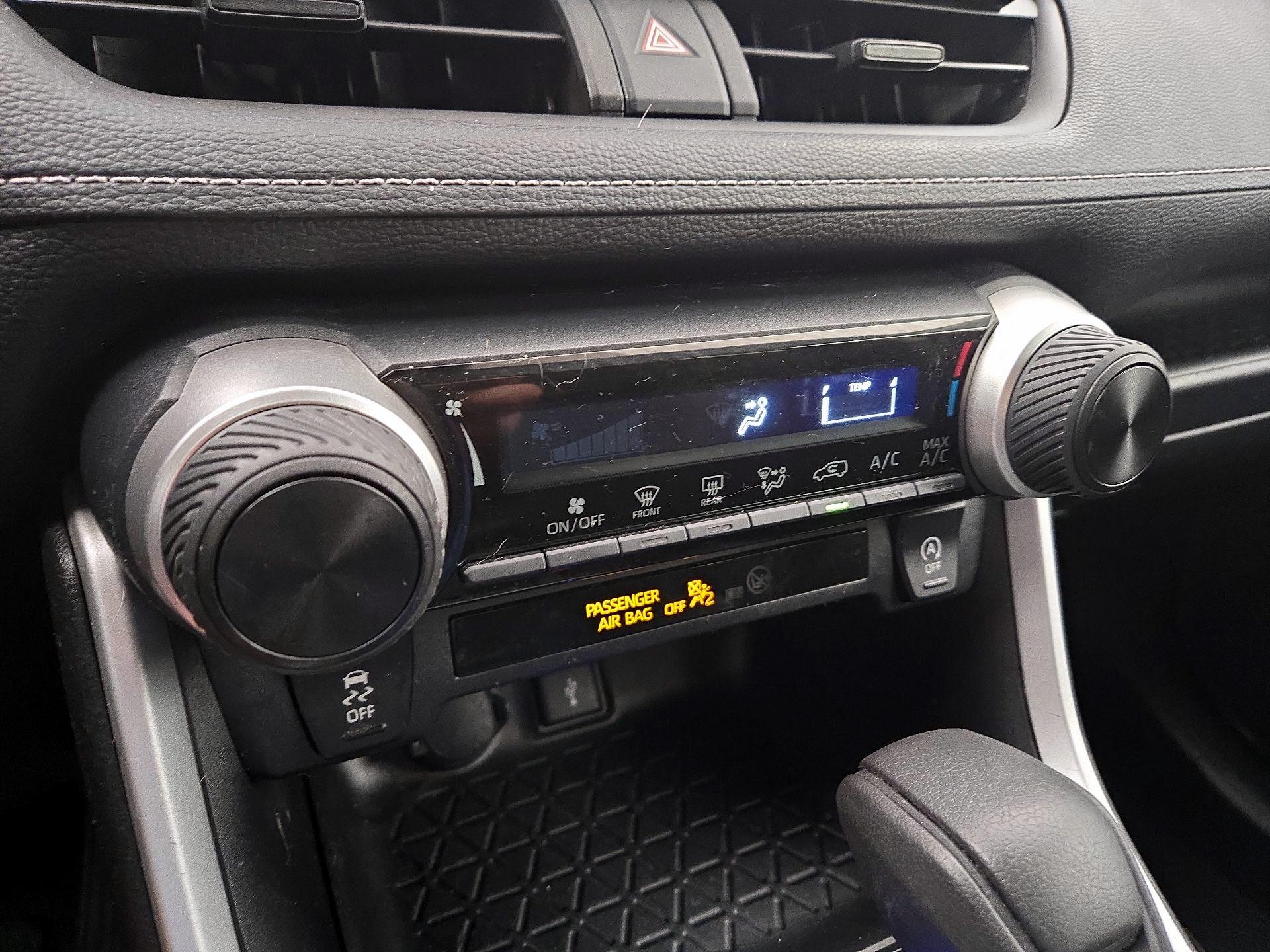Thumbnail: 2021 Toyota RAV4 - 16
