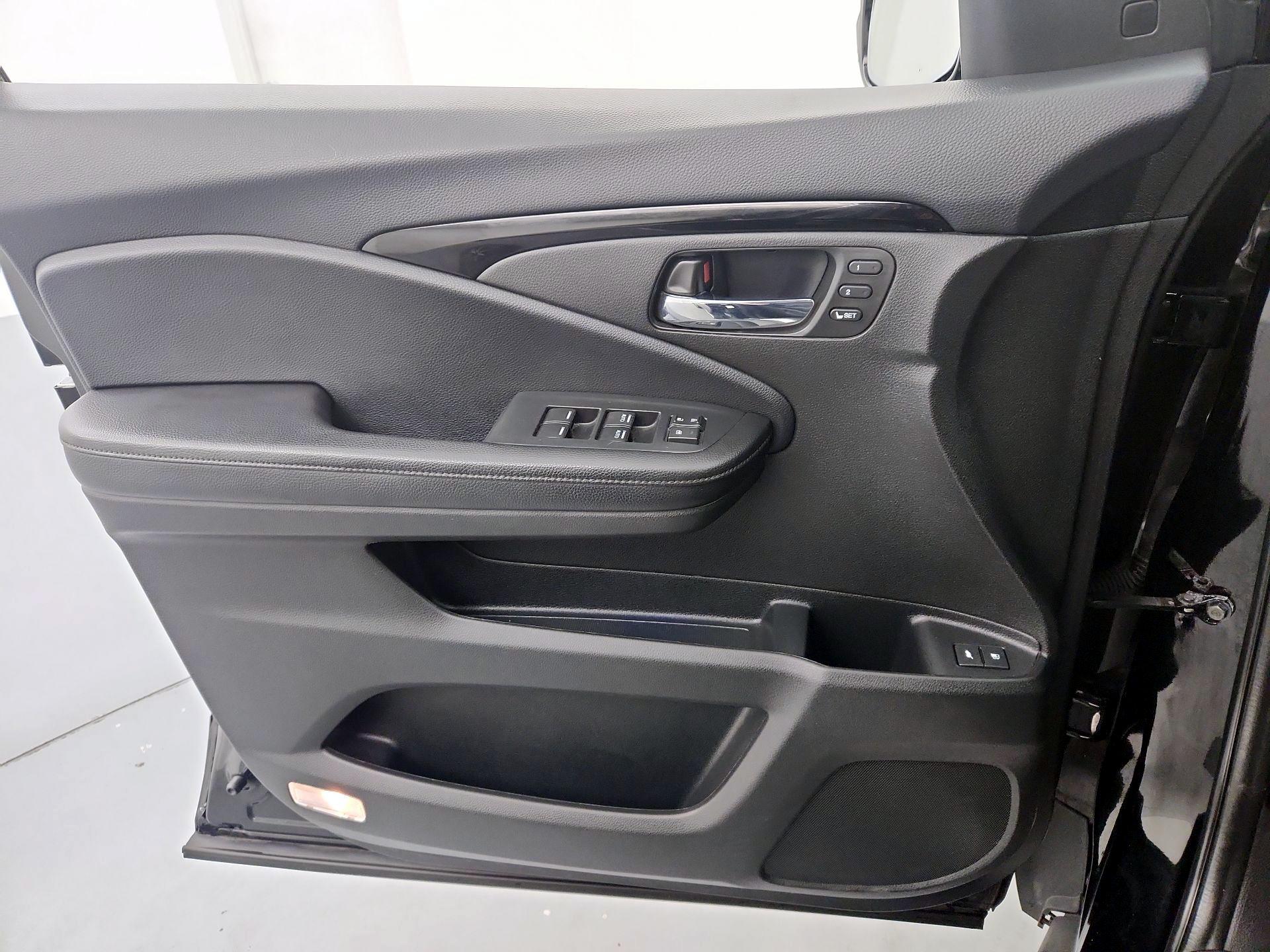 Thumbnail: 2020 Honda Pilot - 12