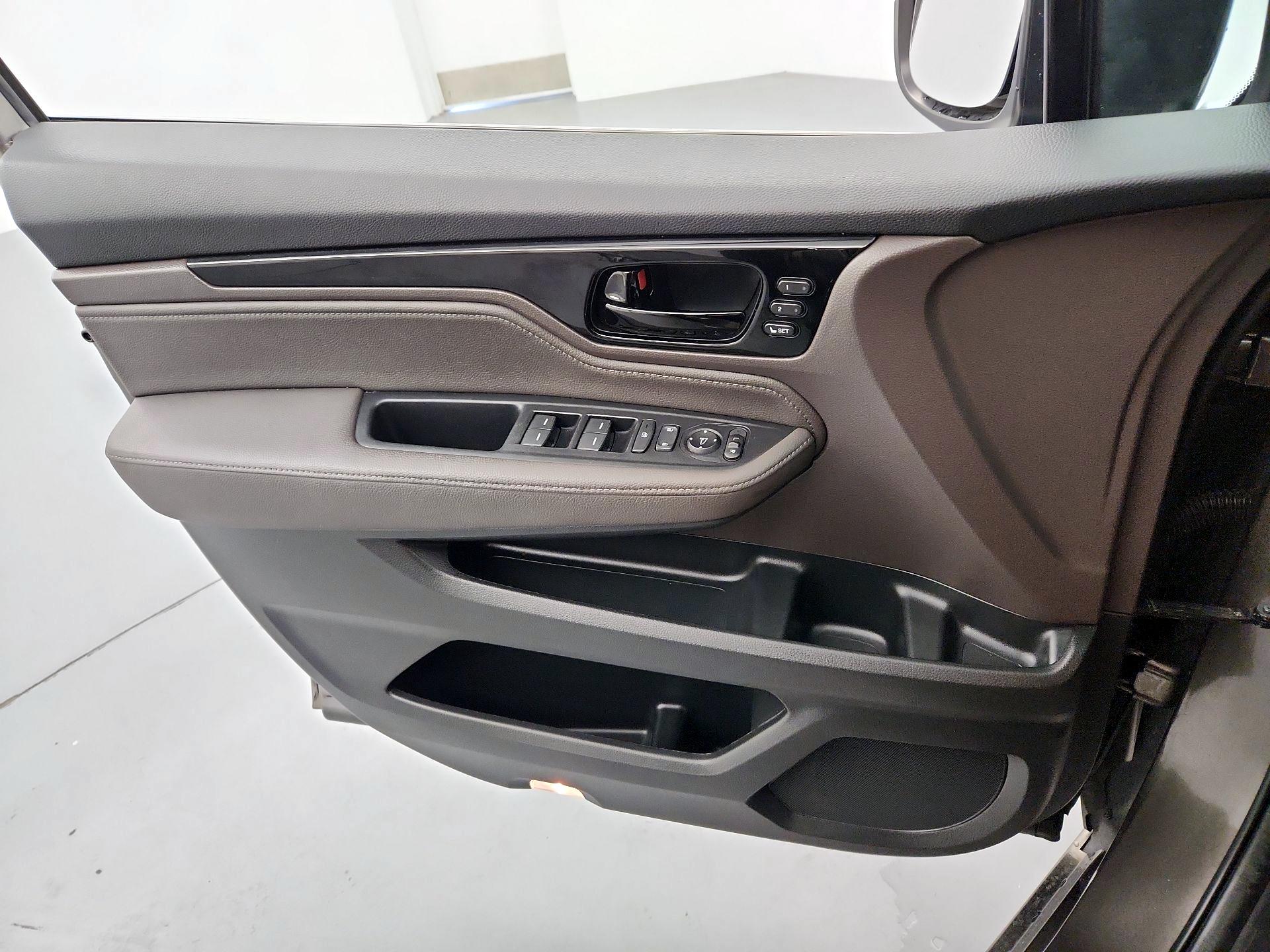 Thumbnail: 2023 Honda Odyssey - 12
