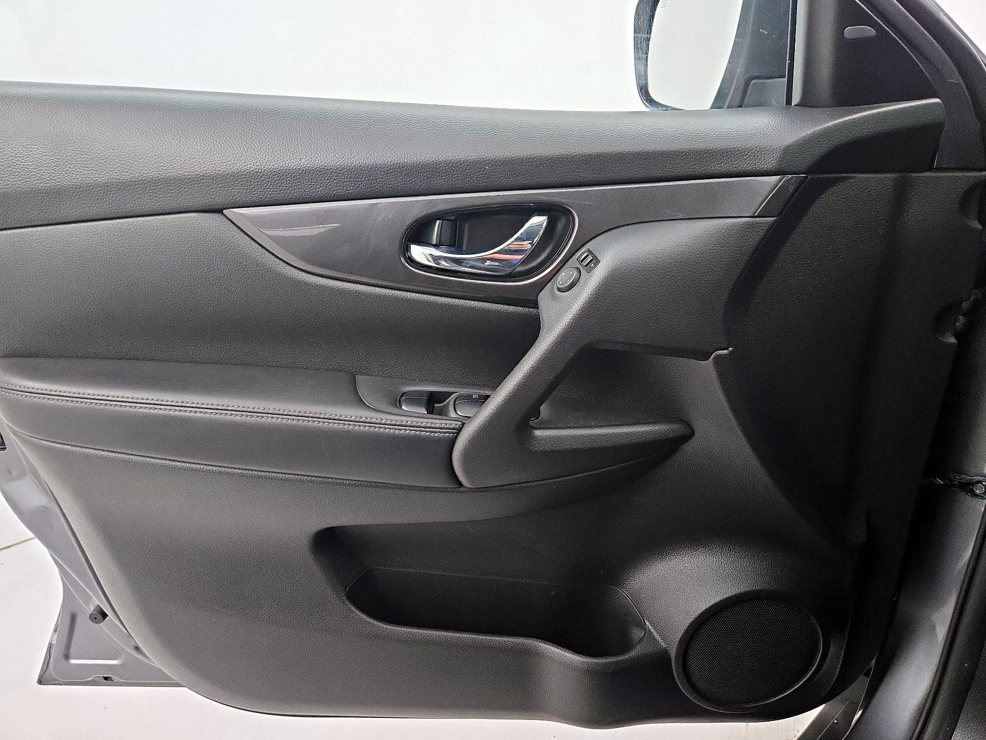 Thumbnail: 2020 Nissan Rogue - 12