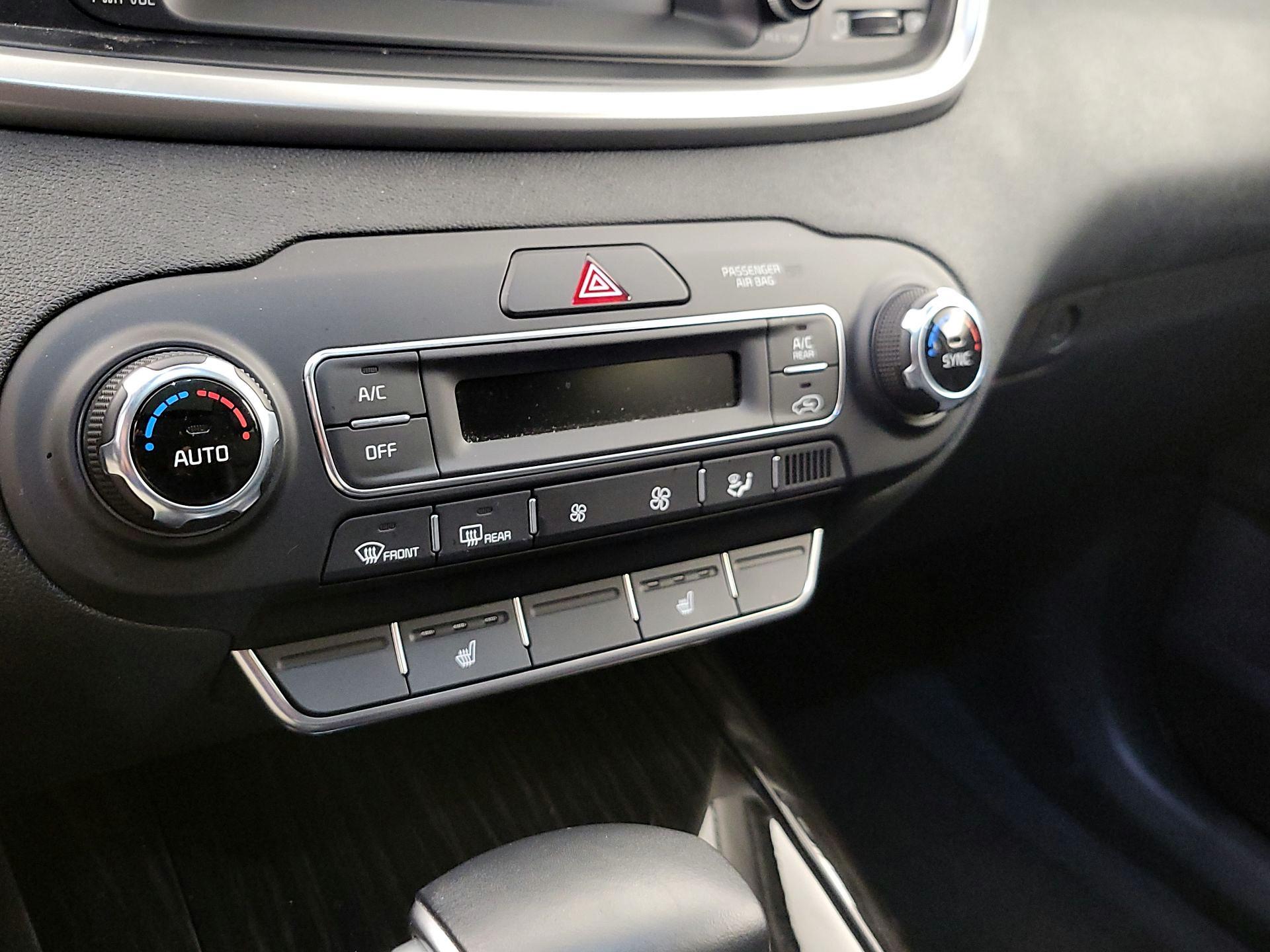 Thumbnail: 2020 Kia Sorento - 16