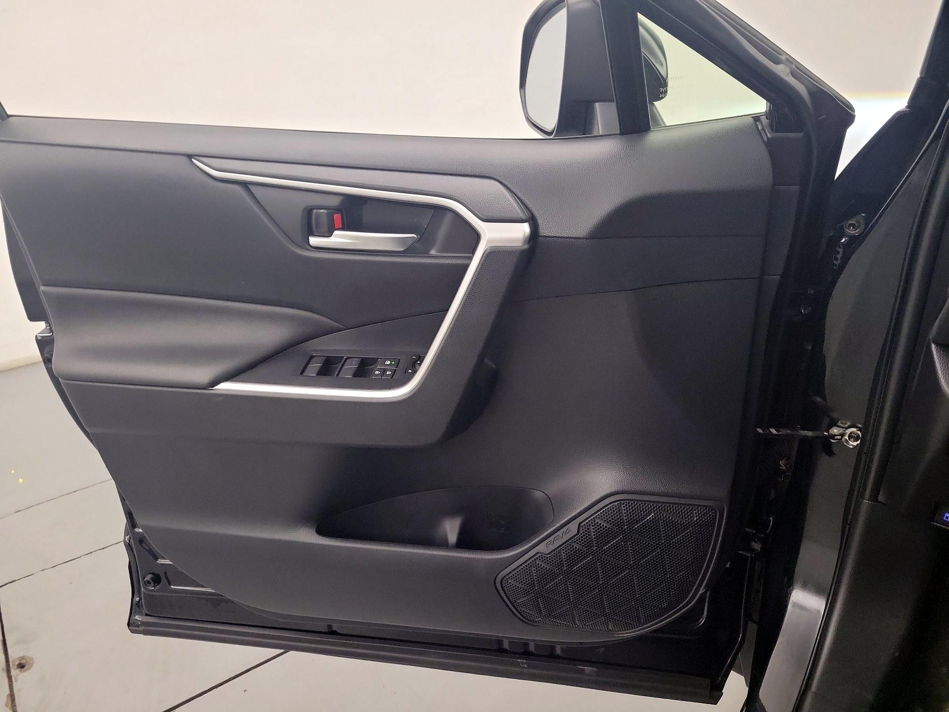 Thumbnail: 2021 Toyota RAV4 - 12
