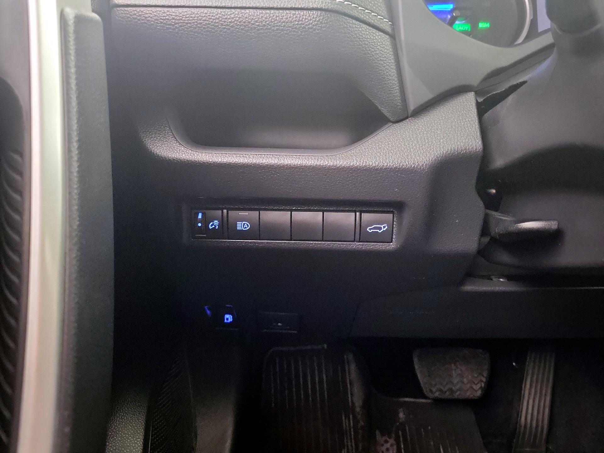 Thumbnail: 2021 Toyota RAV4 - 13