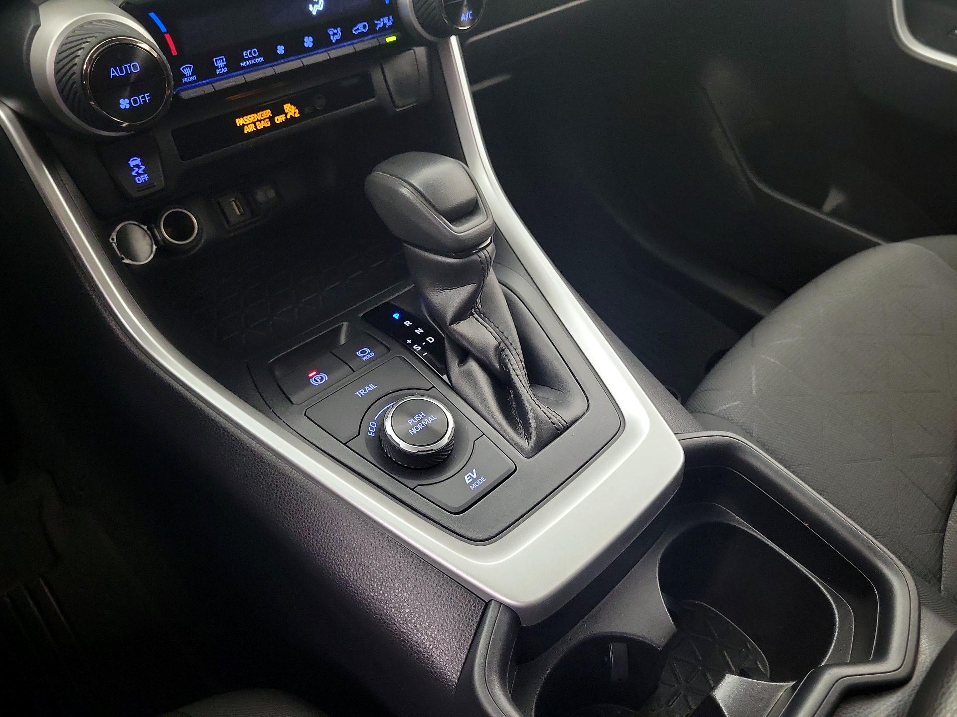 Thumbnail: 2021 Toyota RAV4 - 17