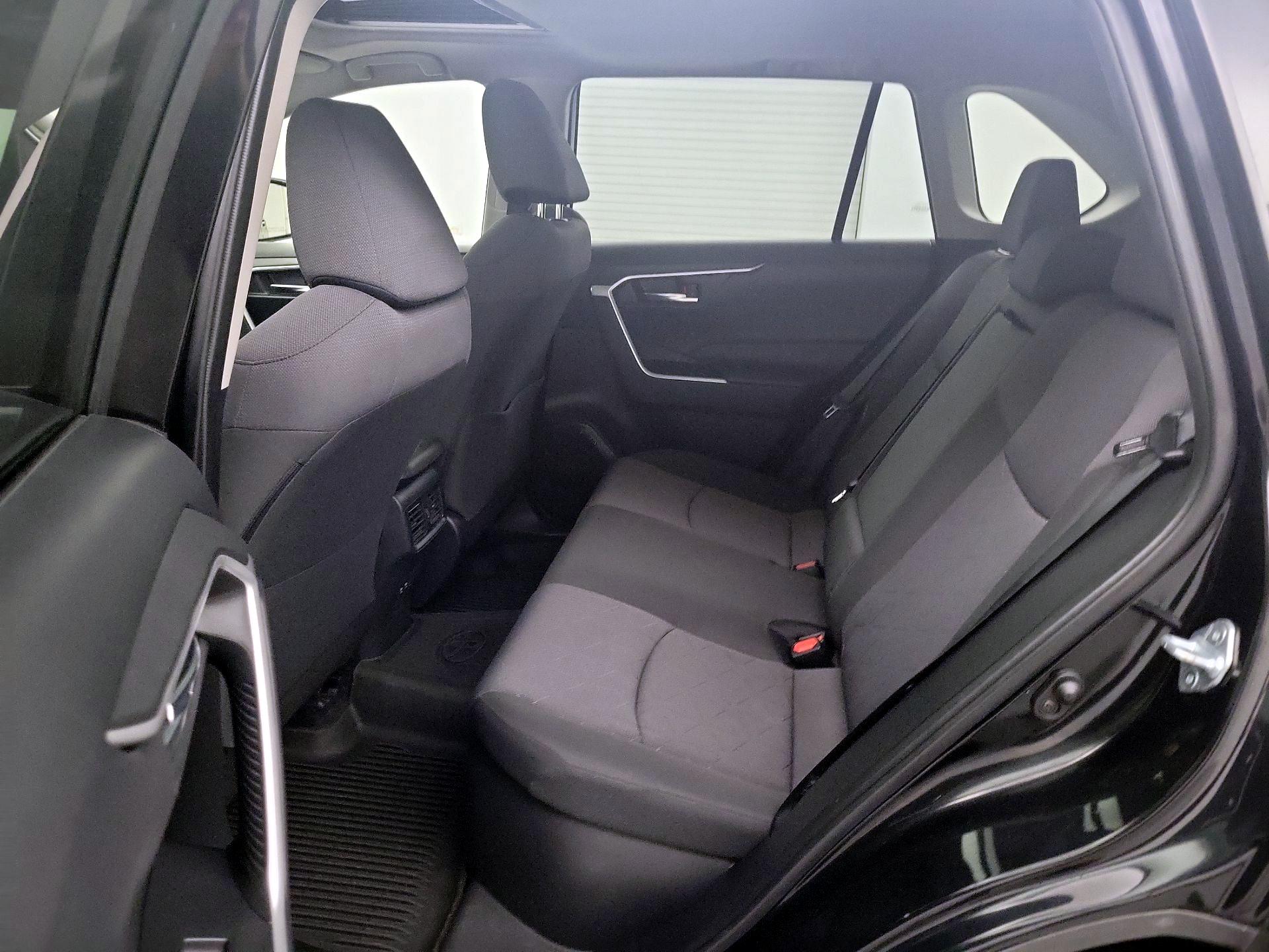 Thumbnail: 2021 Toyota RAV4 - 20
