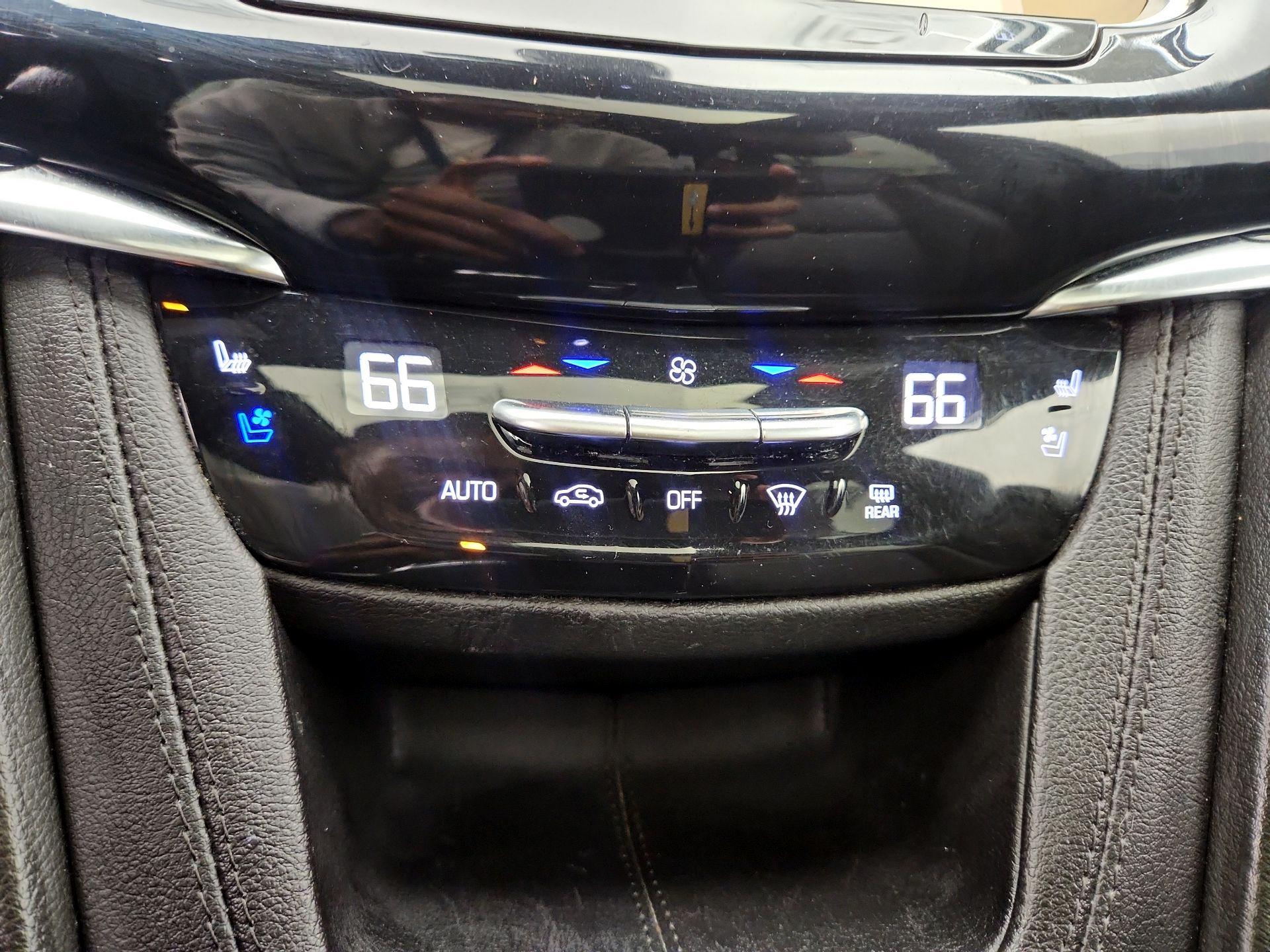 Thumbnail: 2022 Cadillac XT6 - 16