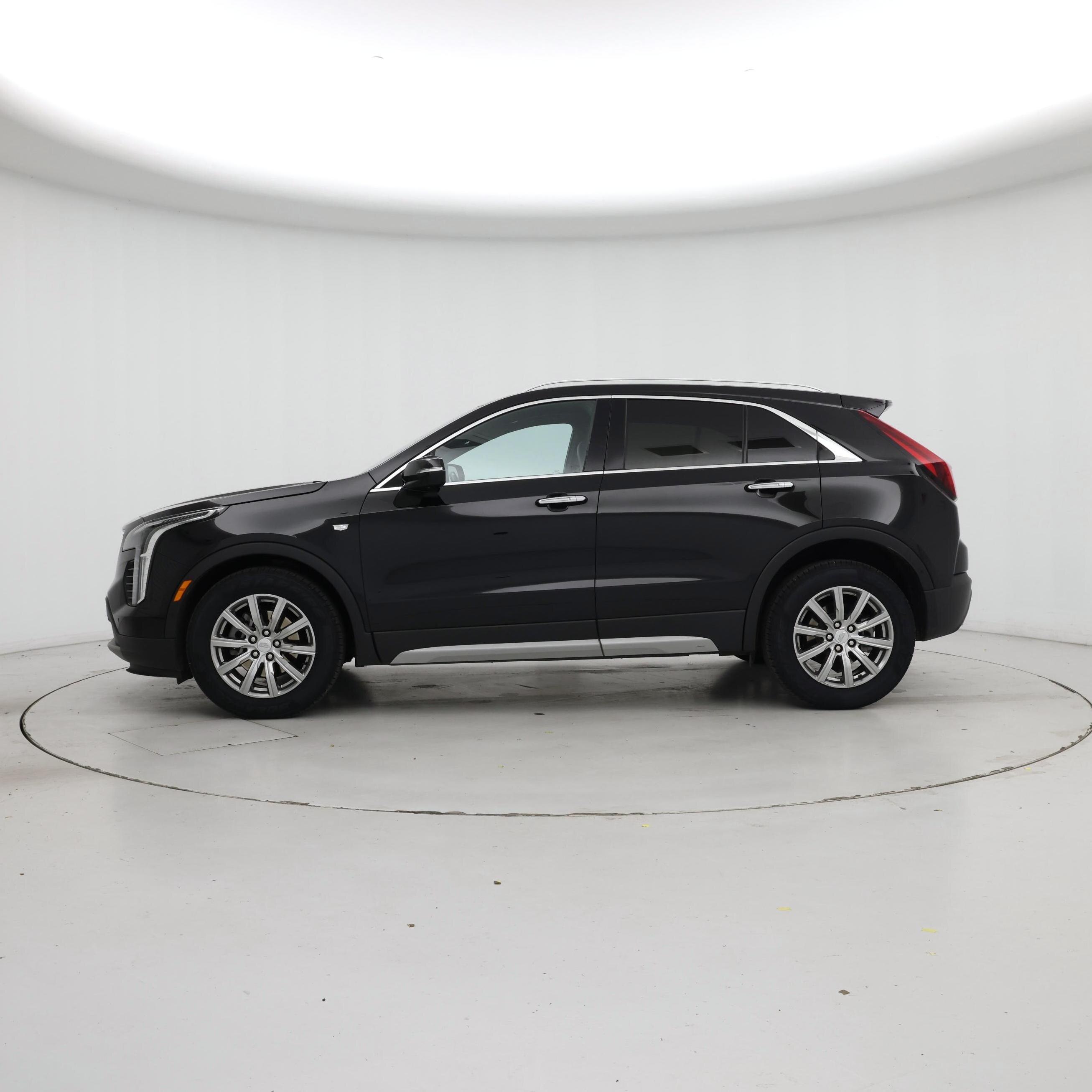 Thumbnail: 2022 Cadillac XT4 - 3