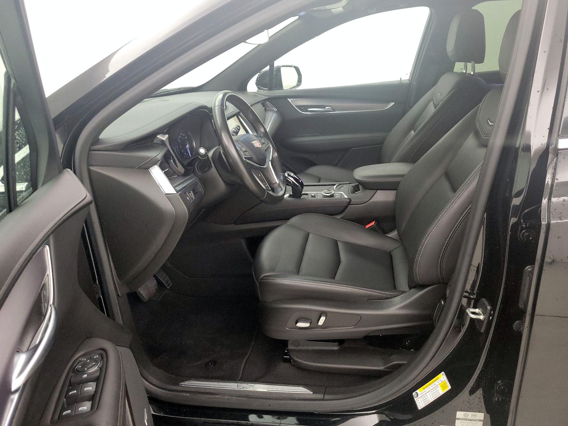 Thumbnail: 2023 Cadillac XT5 - 11