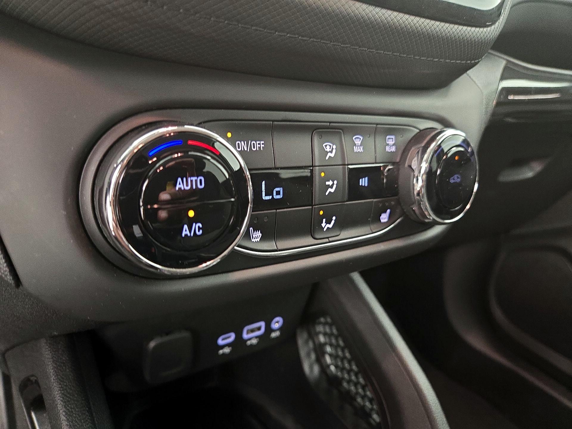 Thumbnail: 2022 Chevrolet TrailBlazer - 16