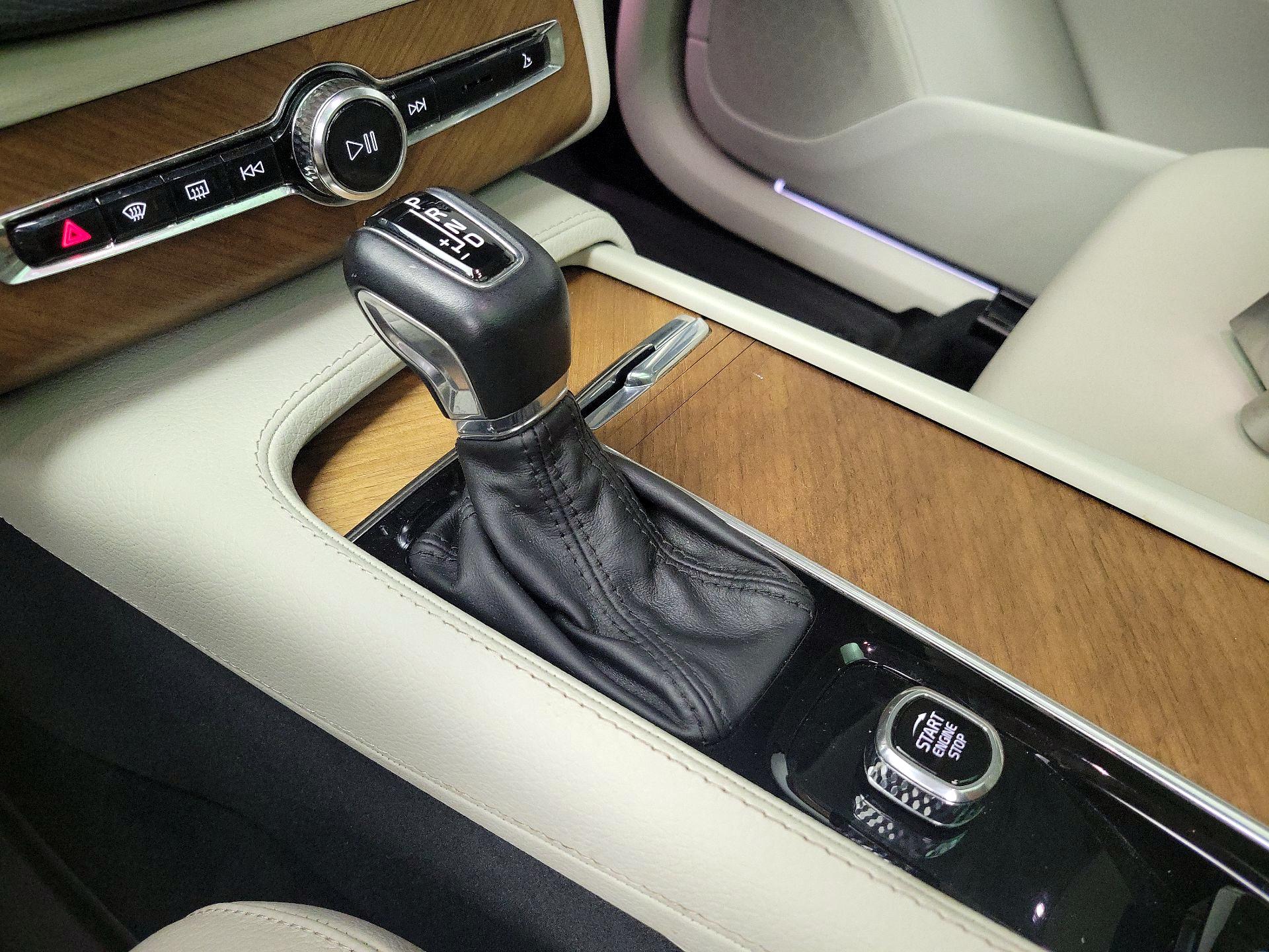 Thumbnail: 2022 Volvo XC90 - 17
