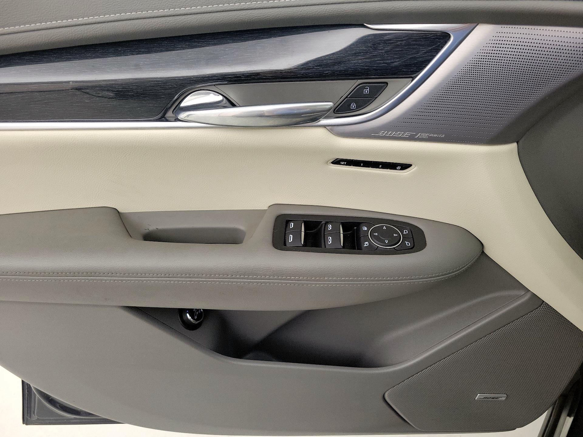 Thumbnail: 2022 Cadillac XT6 - 12