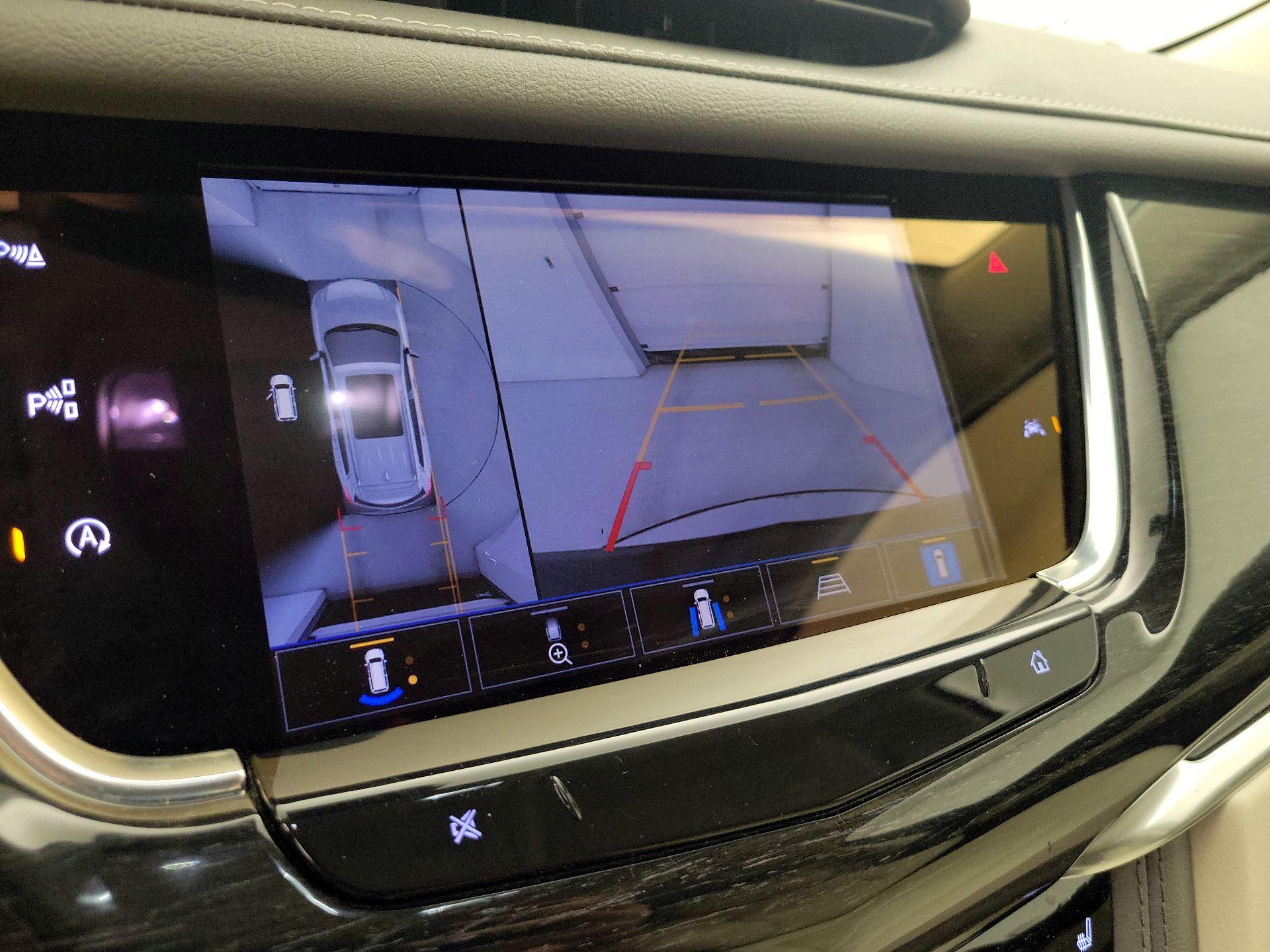 Thumbnail: 2022 Cadillac XT6 - 14