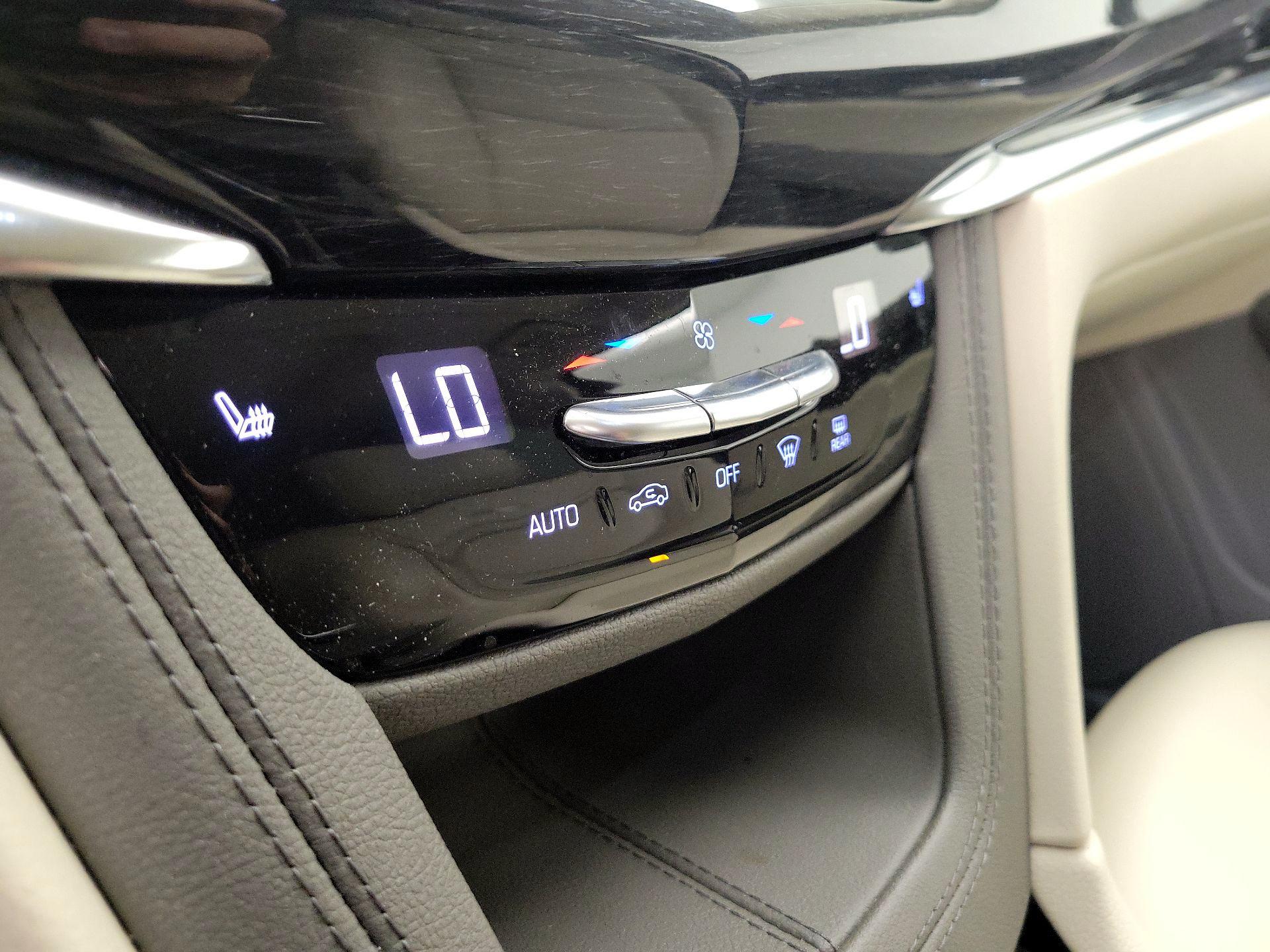 Thumbnail: 2022 Cadillac XT6 - 16